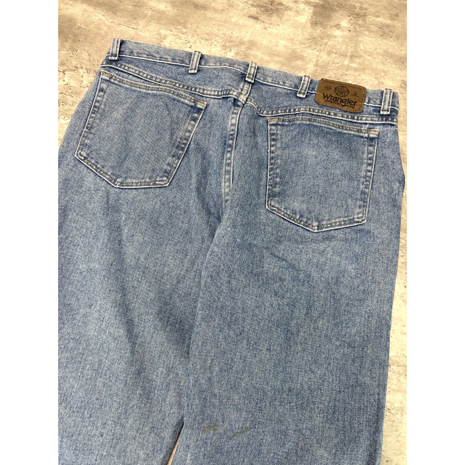 Vintage Wrangler Authentic Jeans Light Wash Denim Pants Size 37W Blue