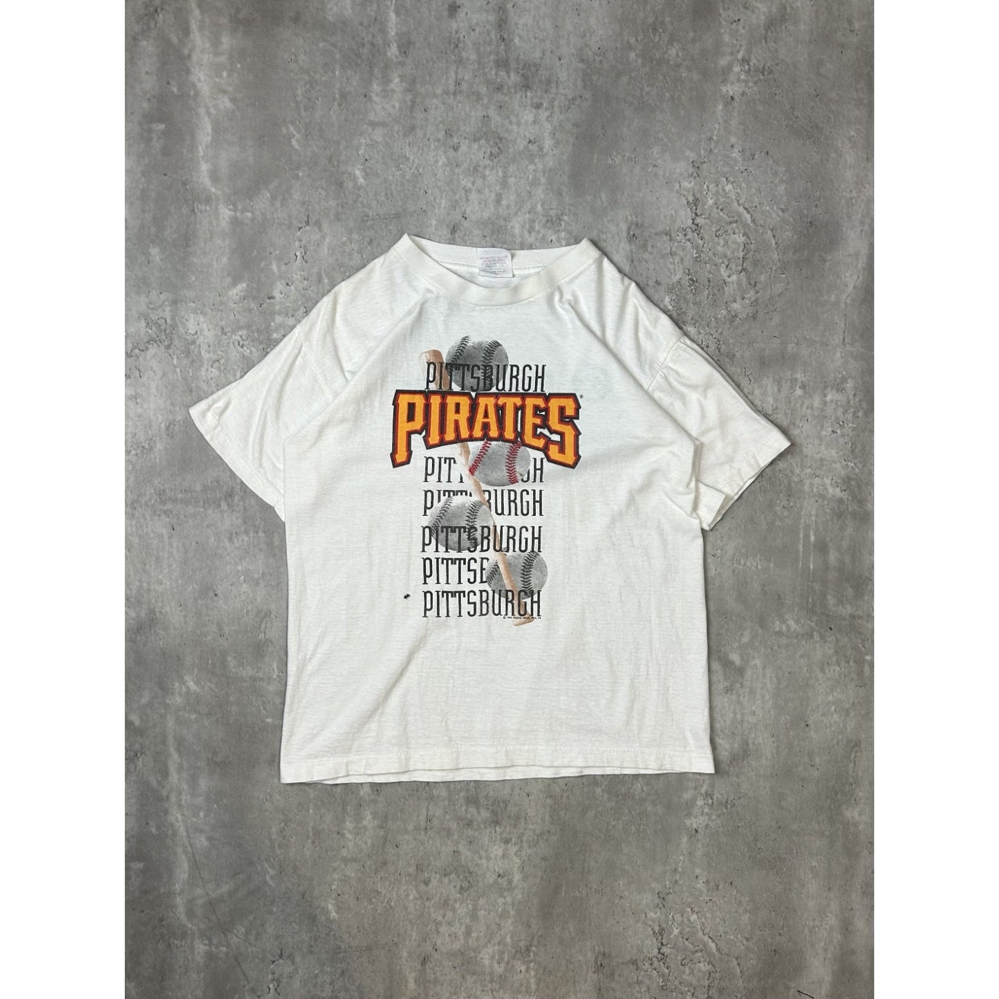 Vintage 90s Pittsburgh Pirates MLB Spellout Graphic Baseball T-Shirt Size Medium