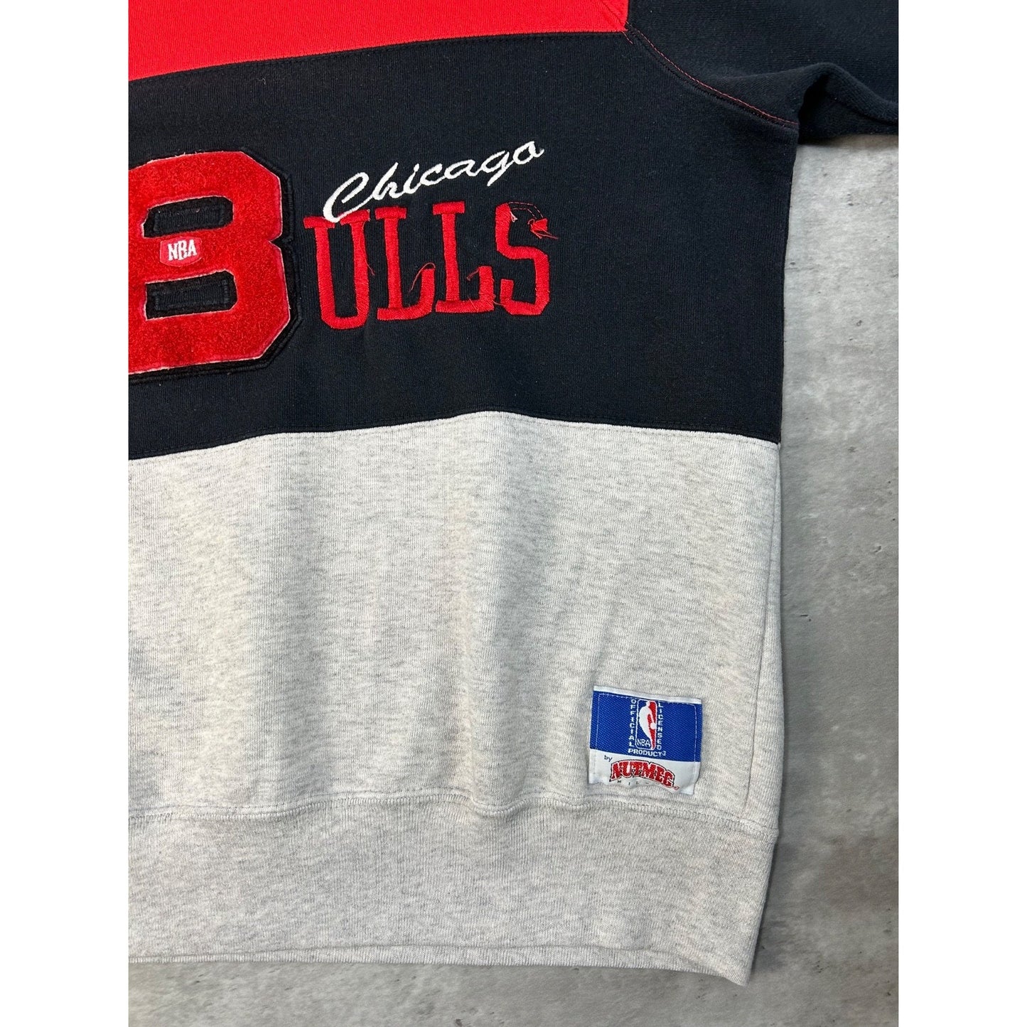 VTG 90s Chicago Bulls NBA Embroidered Spellout Short Sleeve Sweatshirt Sz Large