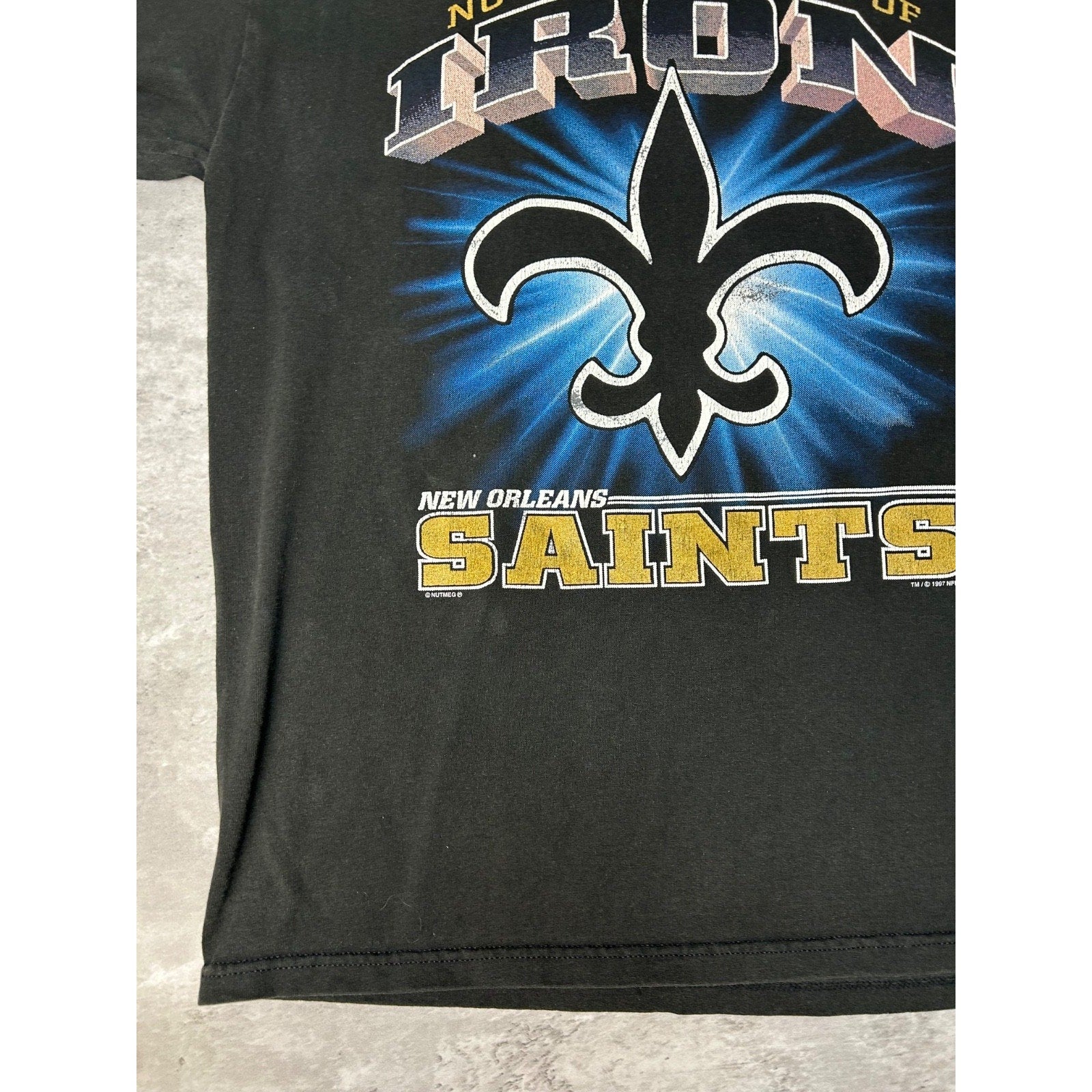 1997 New Orleans Saints NFL Made Of Iron Football Graphic T-Shirt Size Large