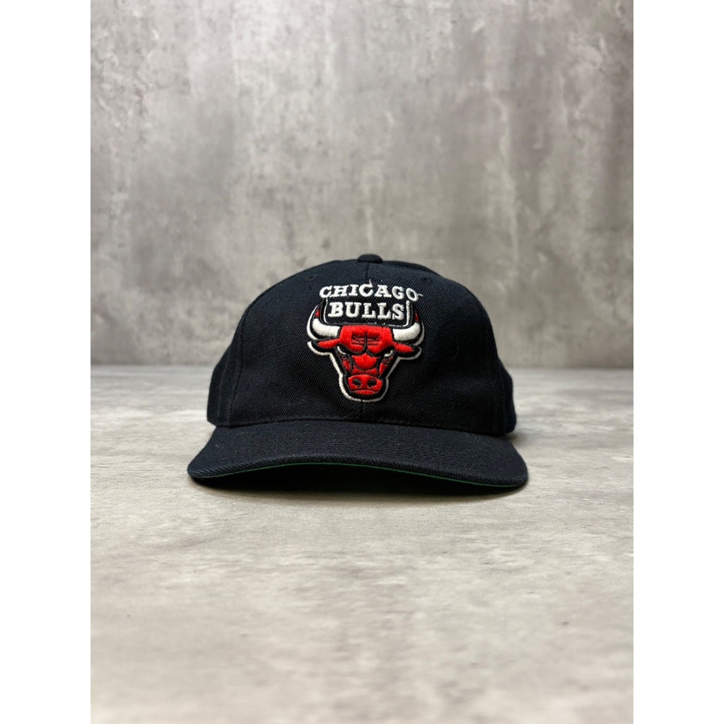Vintage 90s Chicago Bulls NBA Embroidered Logo Basketball Strapback Hat OSFA
