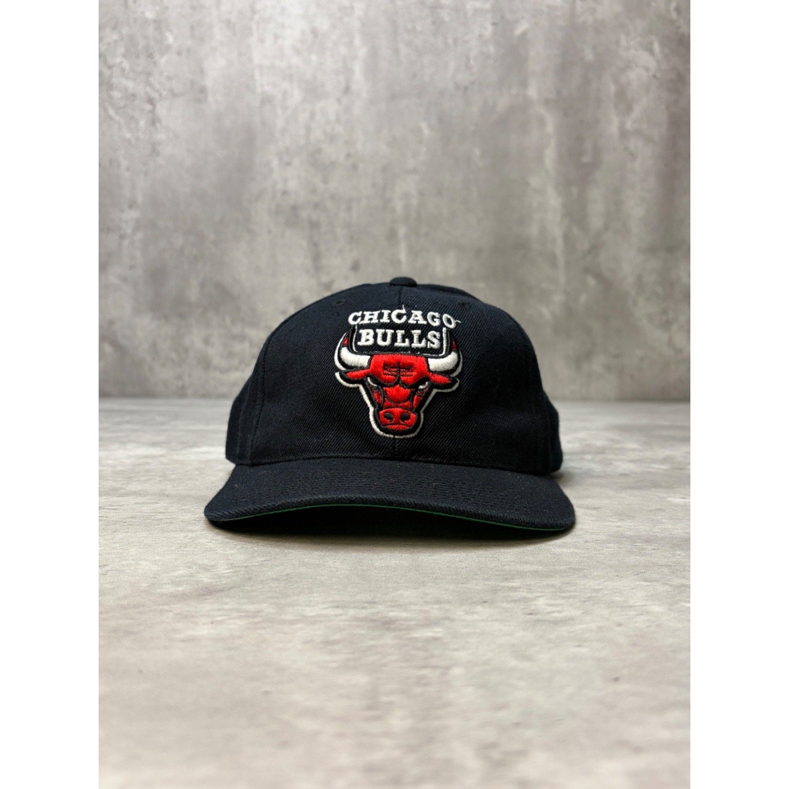 Vintage 90s Chicago Bulls NBA Embroidered Logo Basketball Strapback Hat OSFA