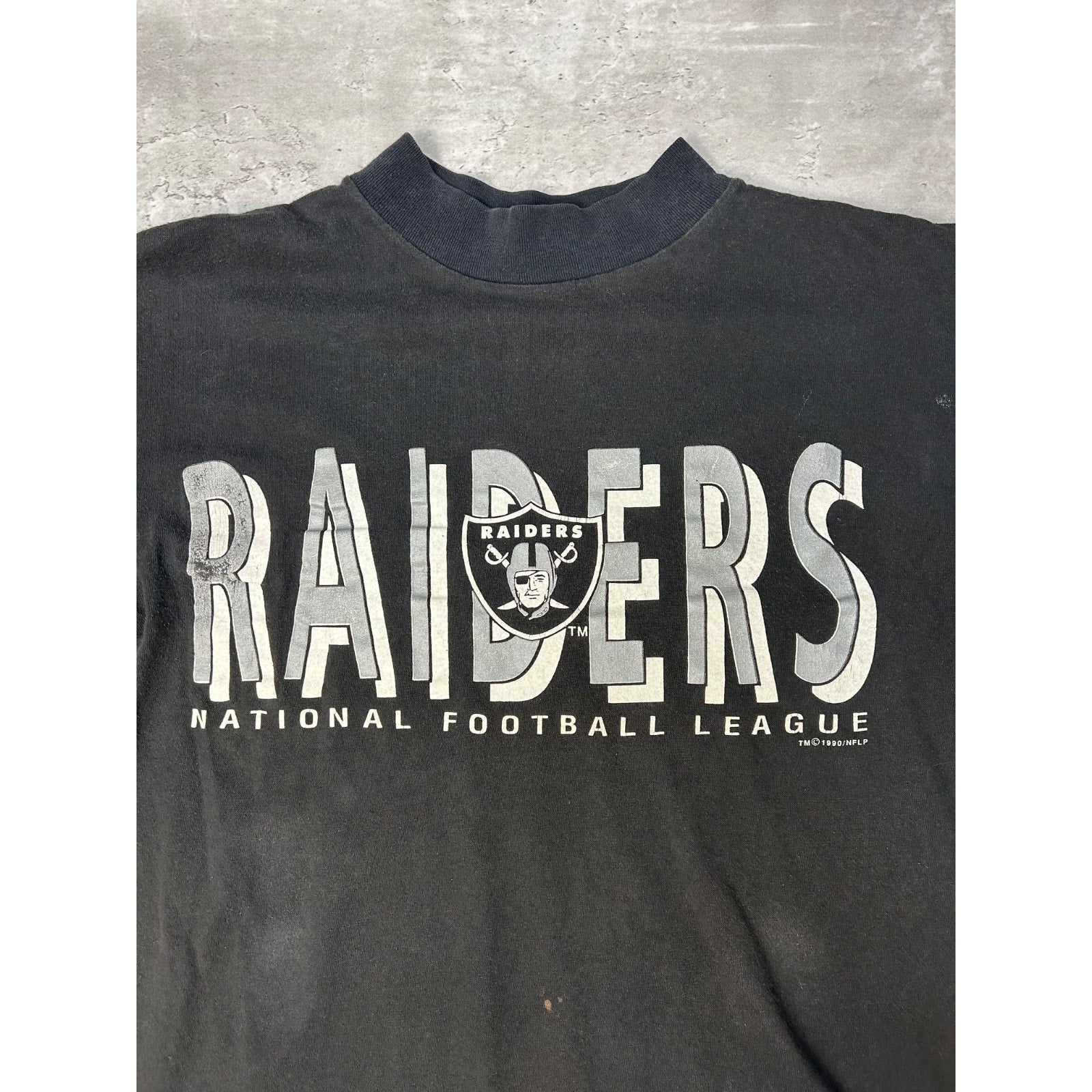 Vintage 1990 Oakland Raiders NFL Spellout Long Sleeve T-Shirt Size Medium