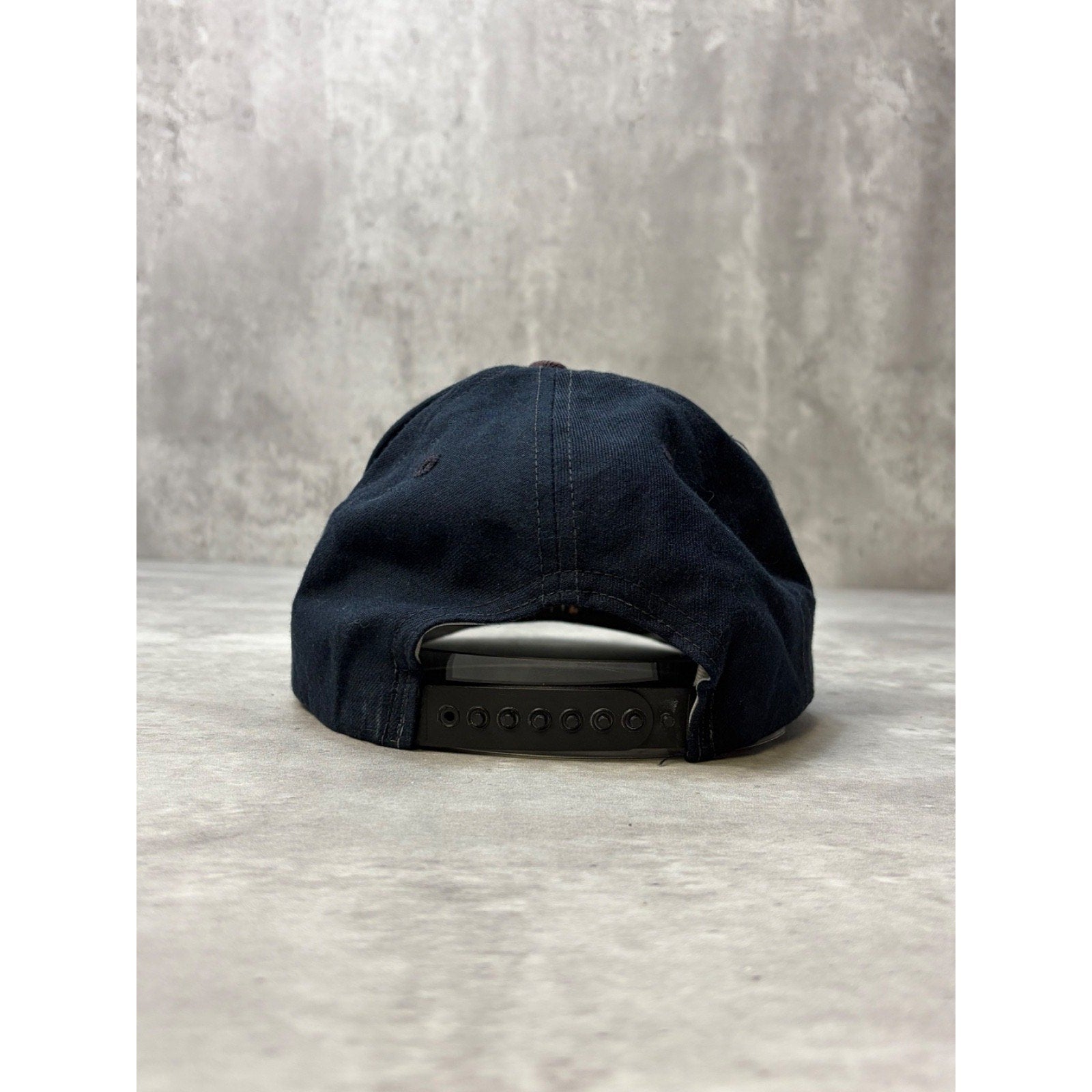 Vintage 90s Michigan Wolverines NCAA Embroidered Crest Graphic Snapback Hat OSFA