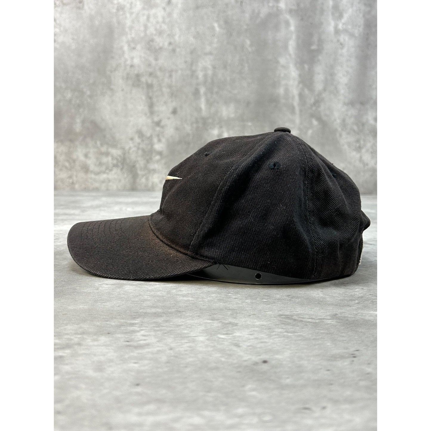 Vintage 90s Nike Embroidered Swoosh Black / White Snapback Hat OSFA