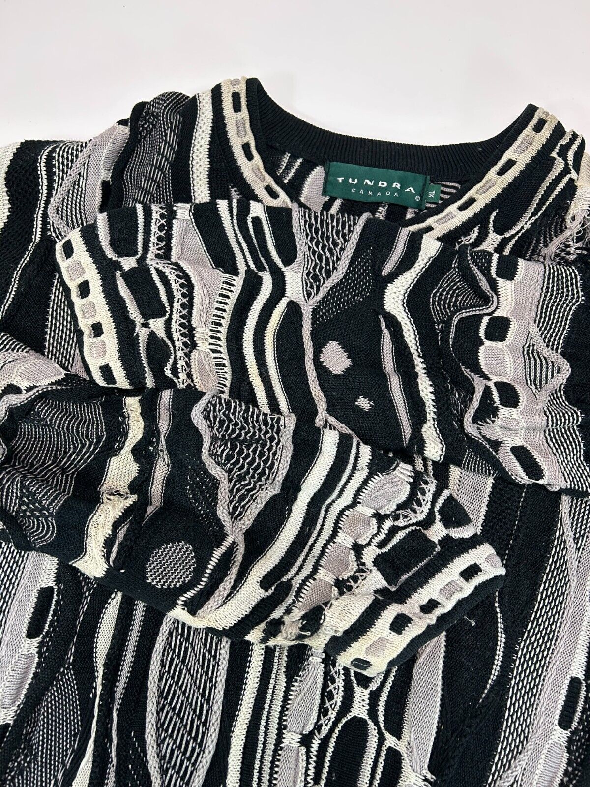 Vintage 90s Tundra 3D Knit Abstract Stripe Pattern V Neck Knit Sweater Size XL