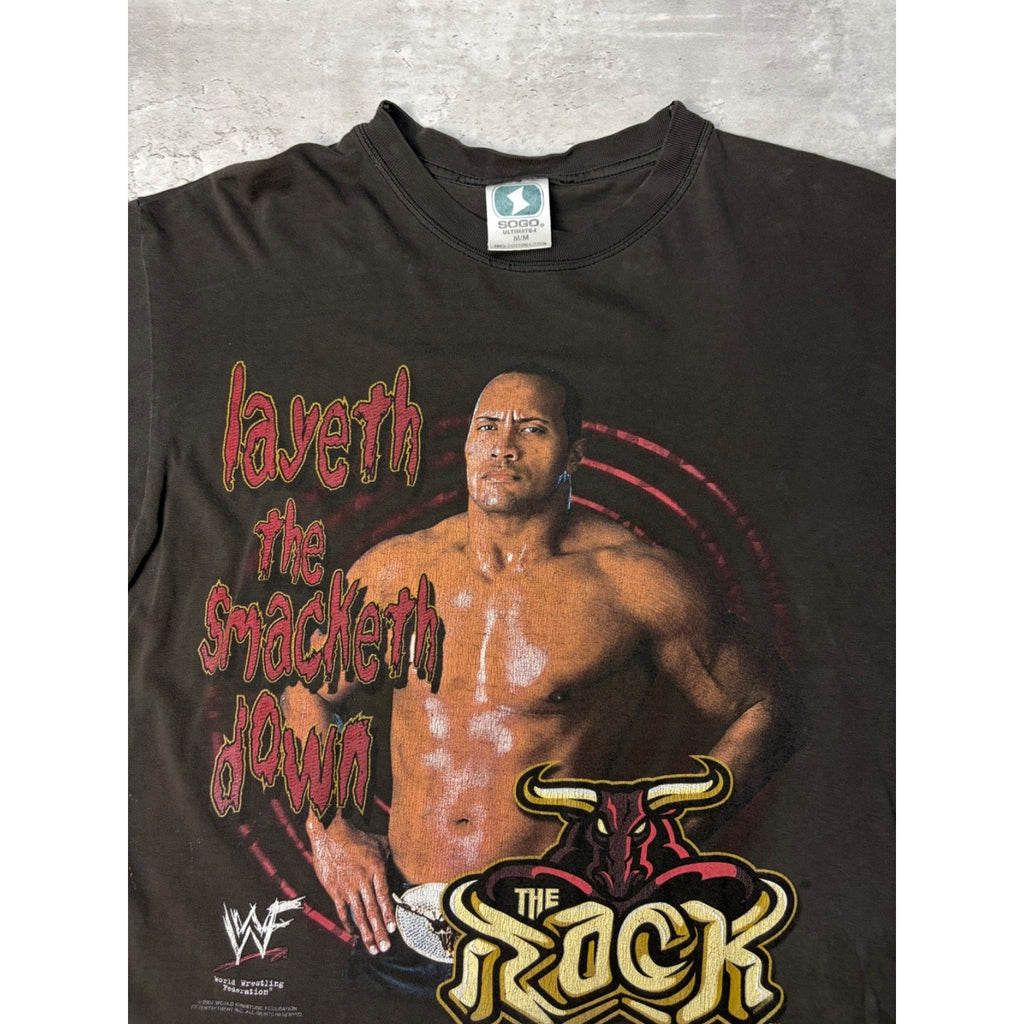 2002 The Rock WWE Layeth The Smacketh Down Wrestling Graphic T-Shirt Size Medium