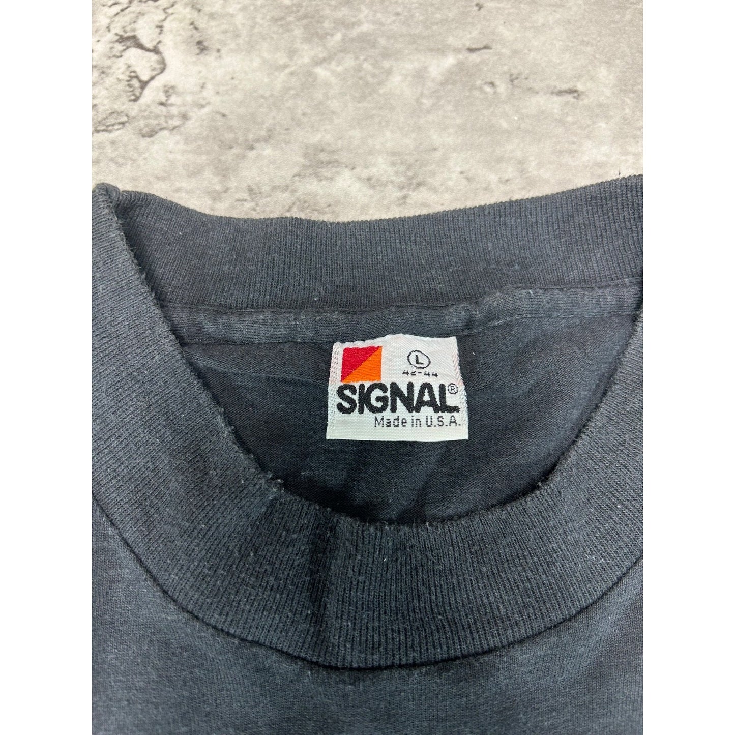 Vintage 90s Iowa Hawkeyes NCAA Collegiate Graphic Spellout T-Shirt Size Large