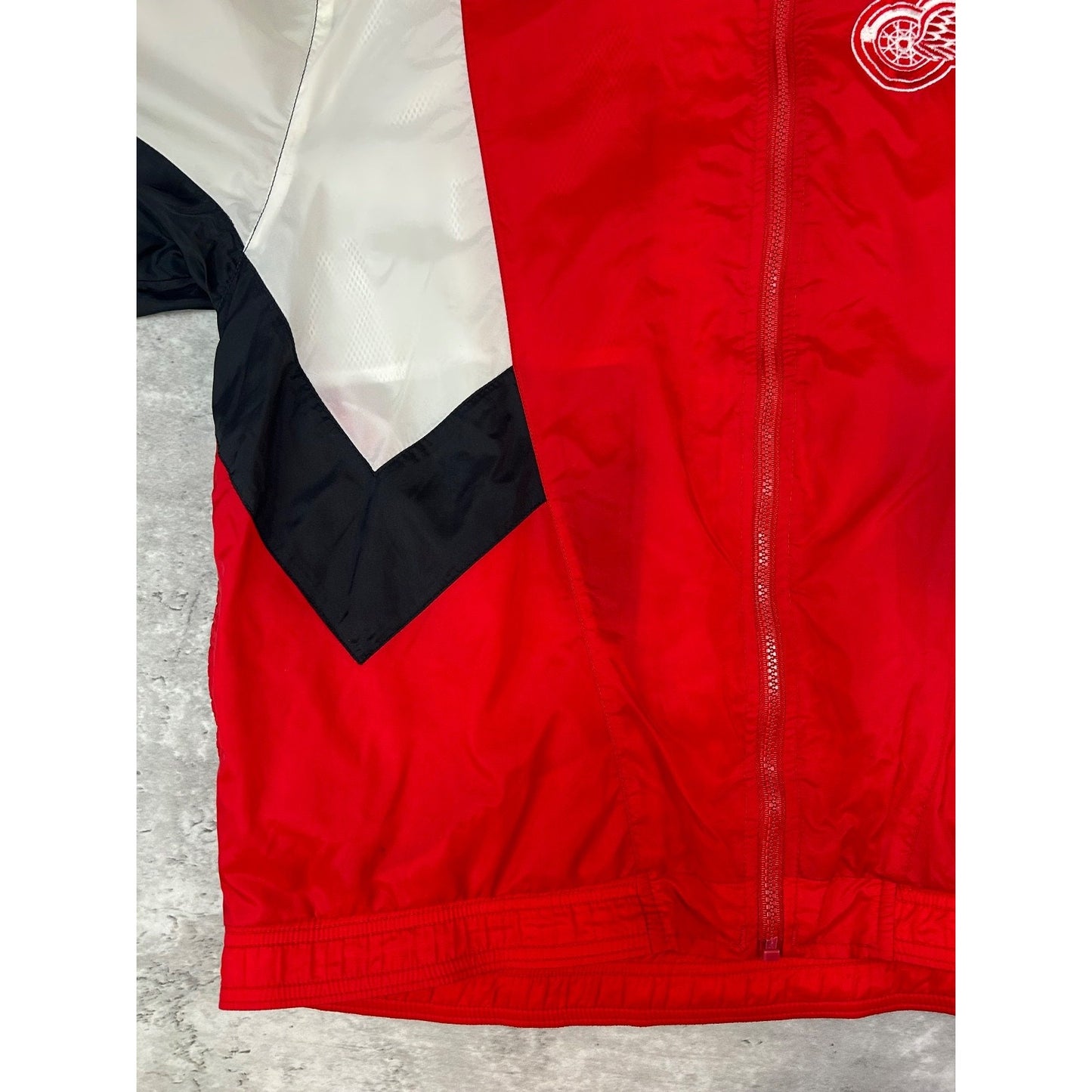 Vintage 90s Detroit Red Wings NHL Embroidered Starter Nylon Jacket Size Medium