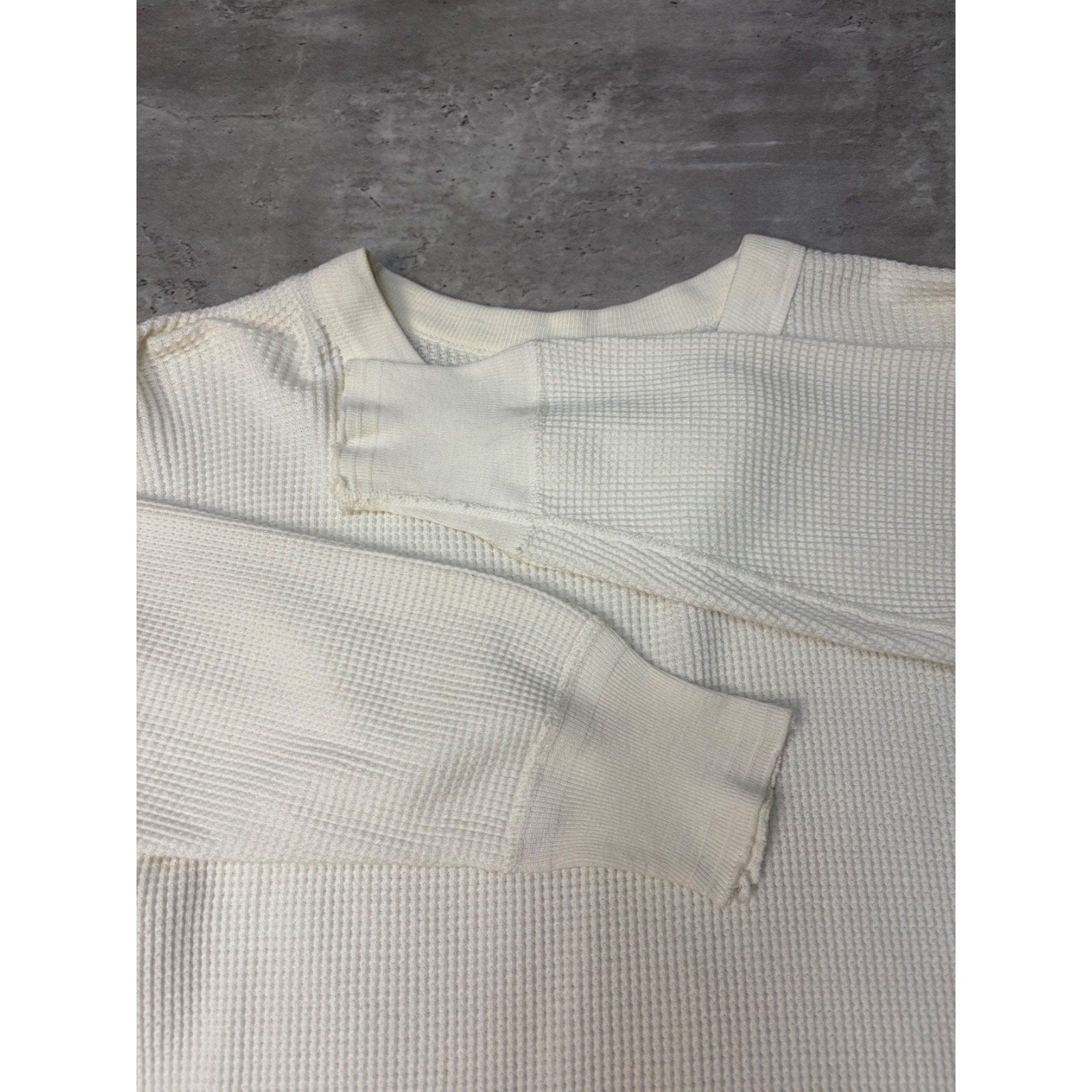 Vintage 1980s Waffle Print Thermal Long Sleeve T-Shirt Size Medium