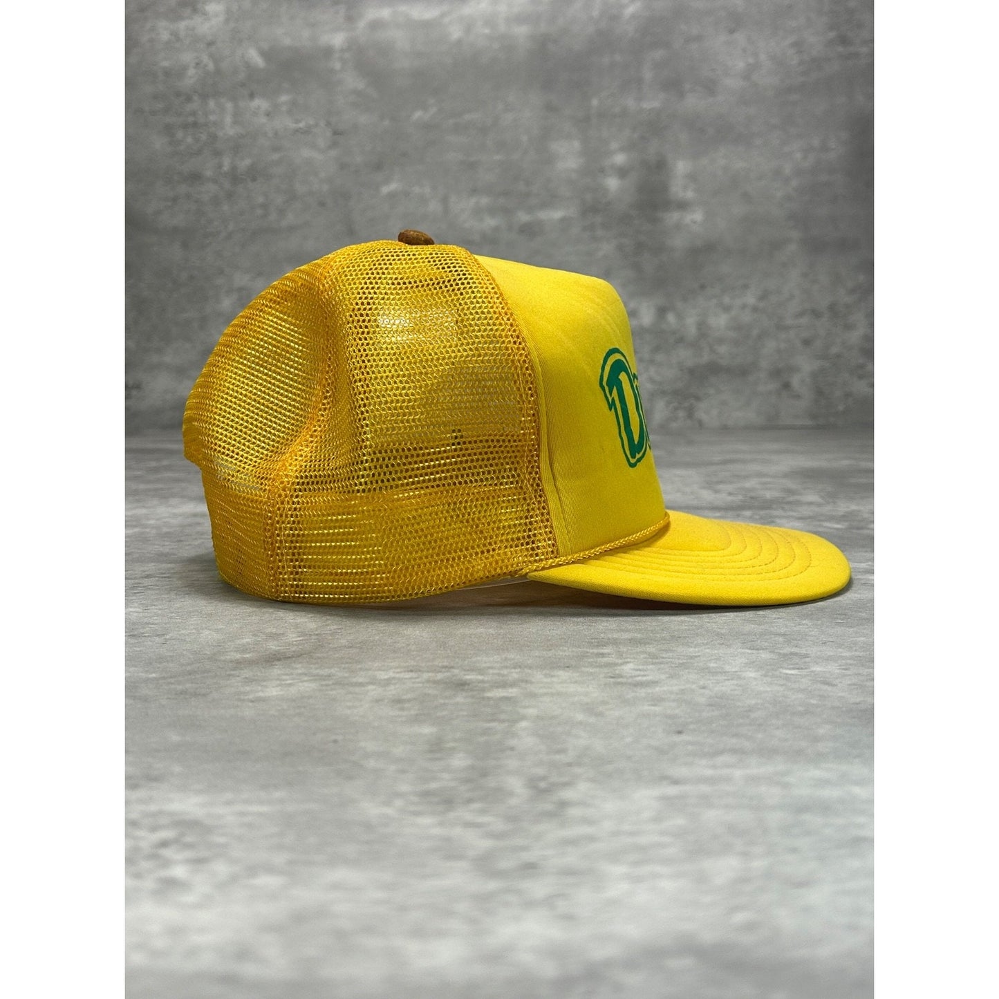 Vintage 80s Oregon Ducks NCAA Graphic Spellout Trucker Snapback Hat OSFA