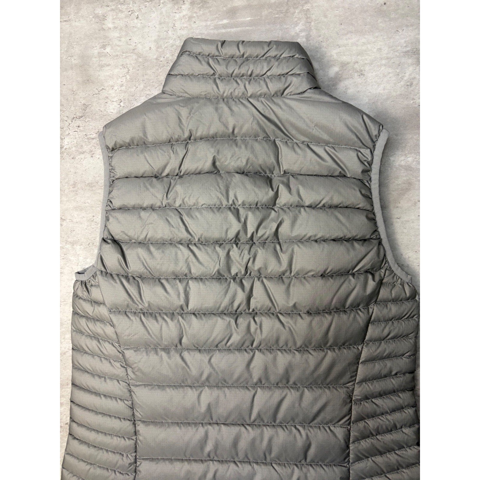 Vintage Womens Patagonia Embroidered Patch Puffer Vest Jacket Size Medium