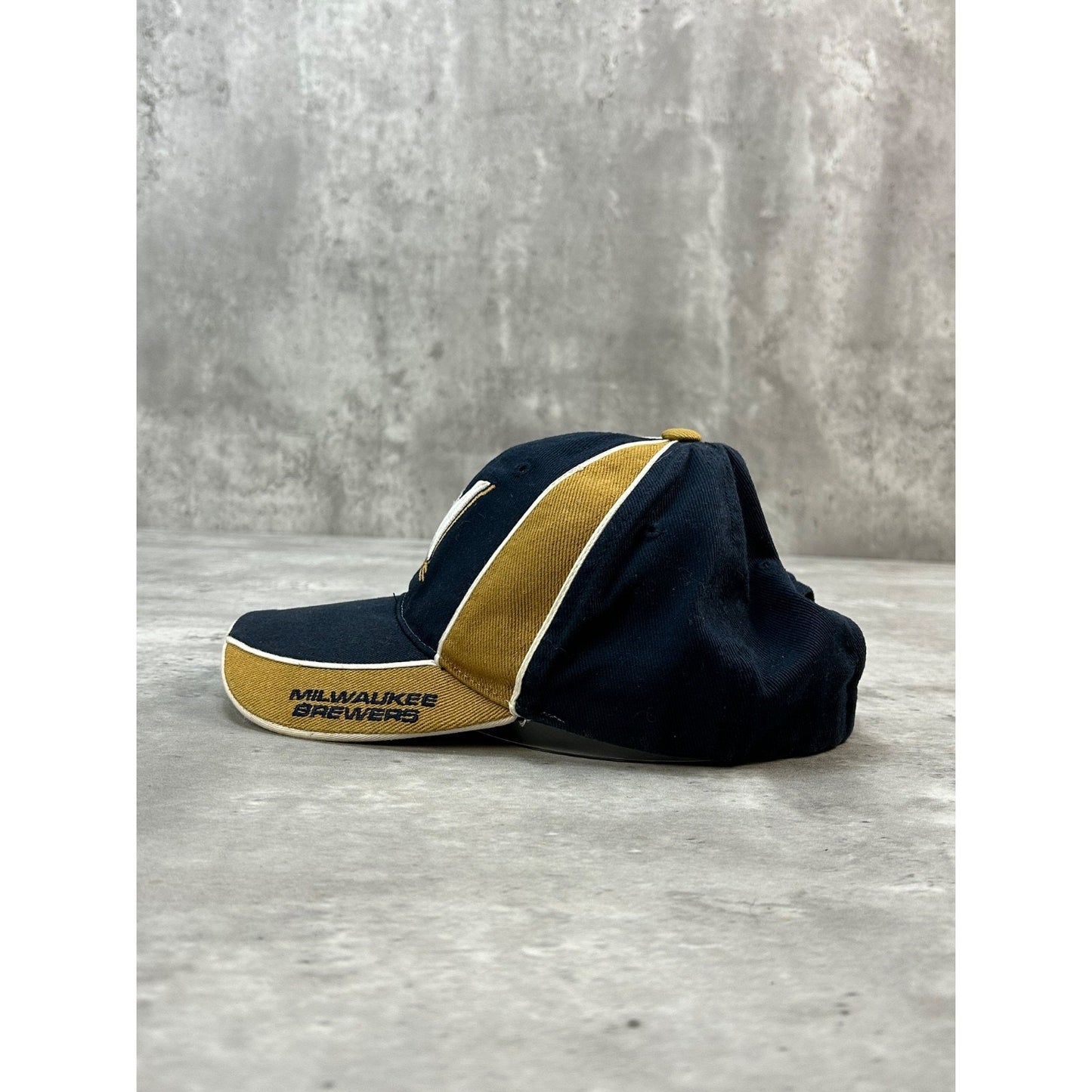 Vintage Milwaukee Brewers MLB Embroidered Logo Baseball Strapback Hat OSFA
