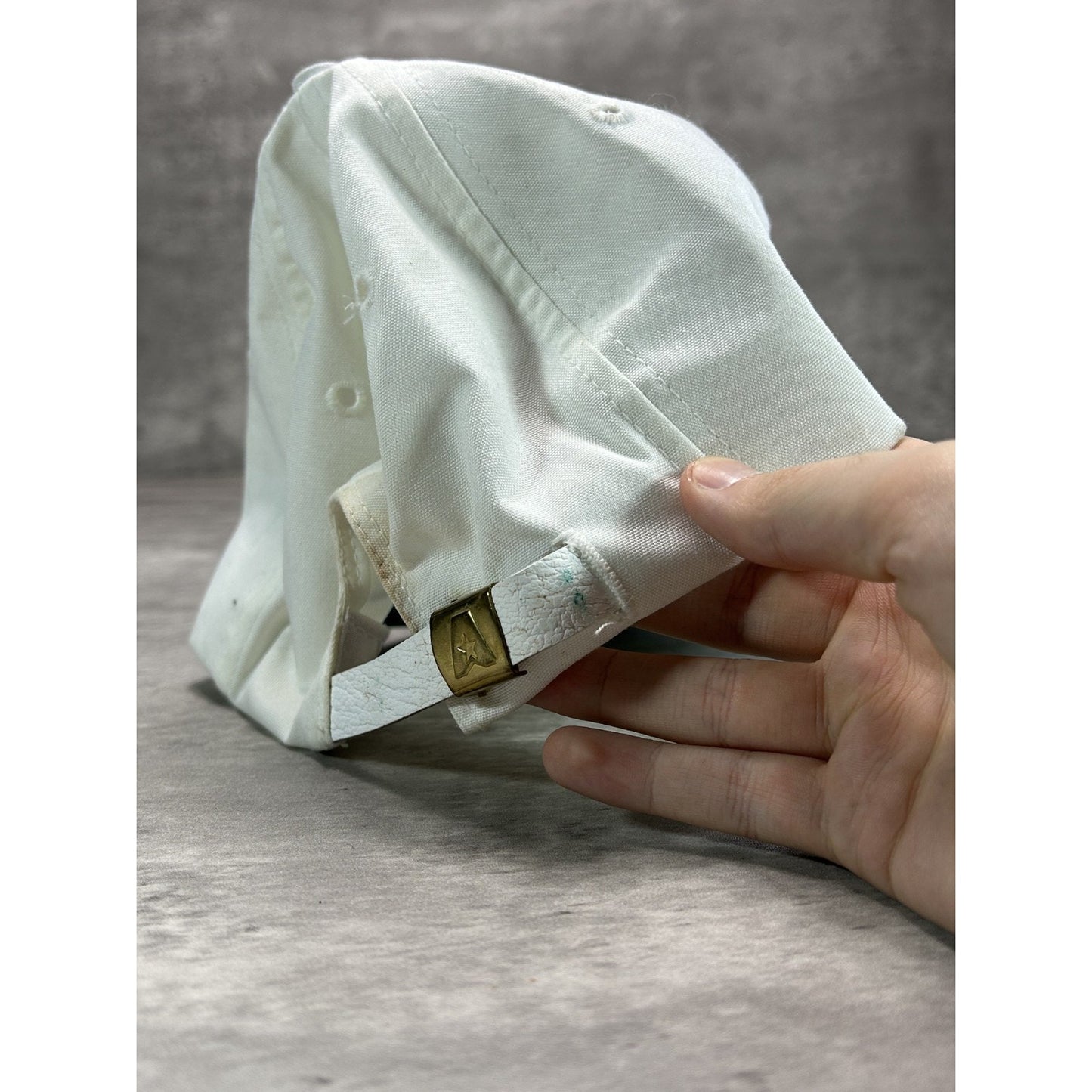 Vintage 80s/90s Wilson Embroidered Spellout Strapback Hat OSFA White