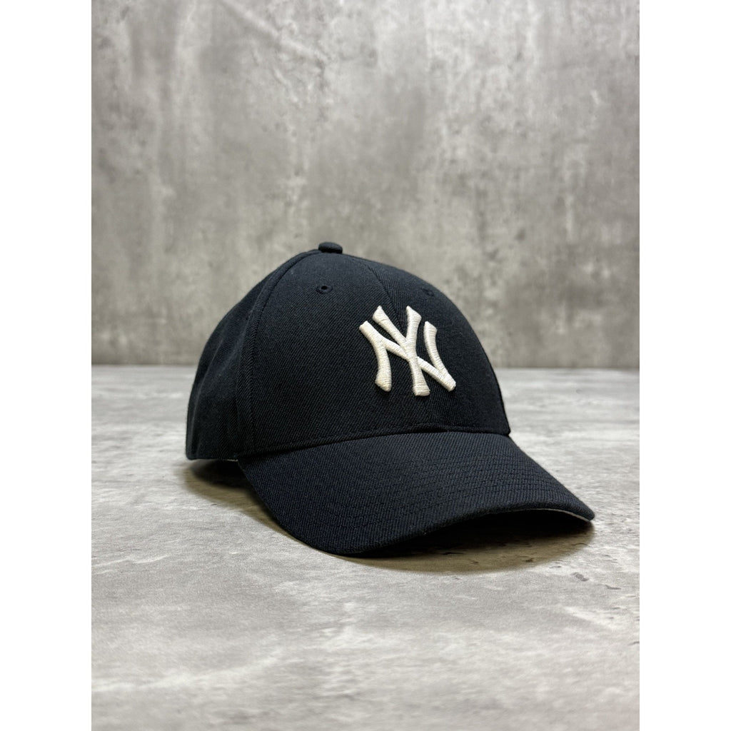 Vintage New York Yankees MLB Embroidered Logo Baseball Strapback Hat OSFA