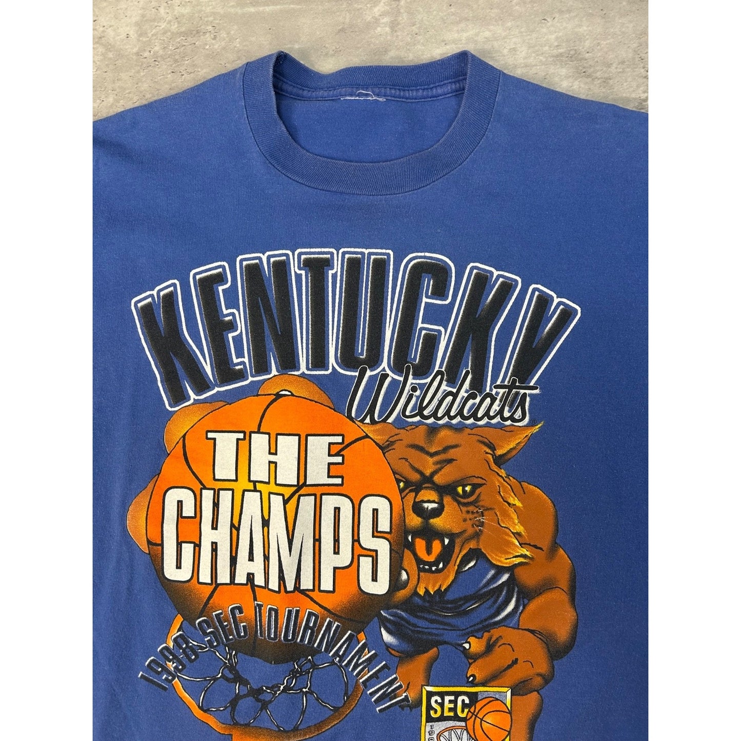 Vintage 1996 Kentucky Wildcats NCAA Basketball Champs Cropped T-Shirt Sz Medium