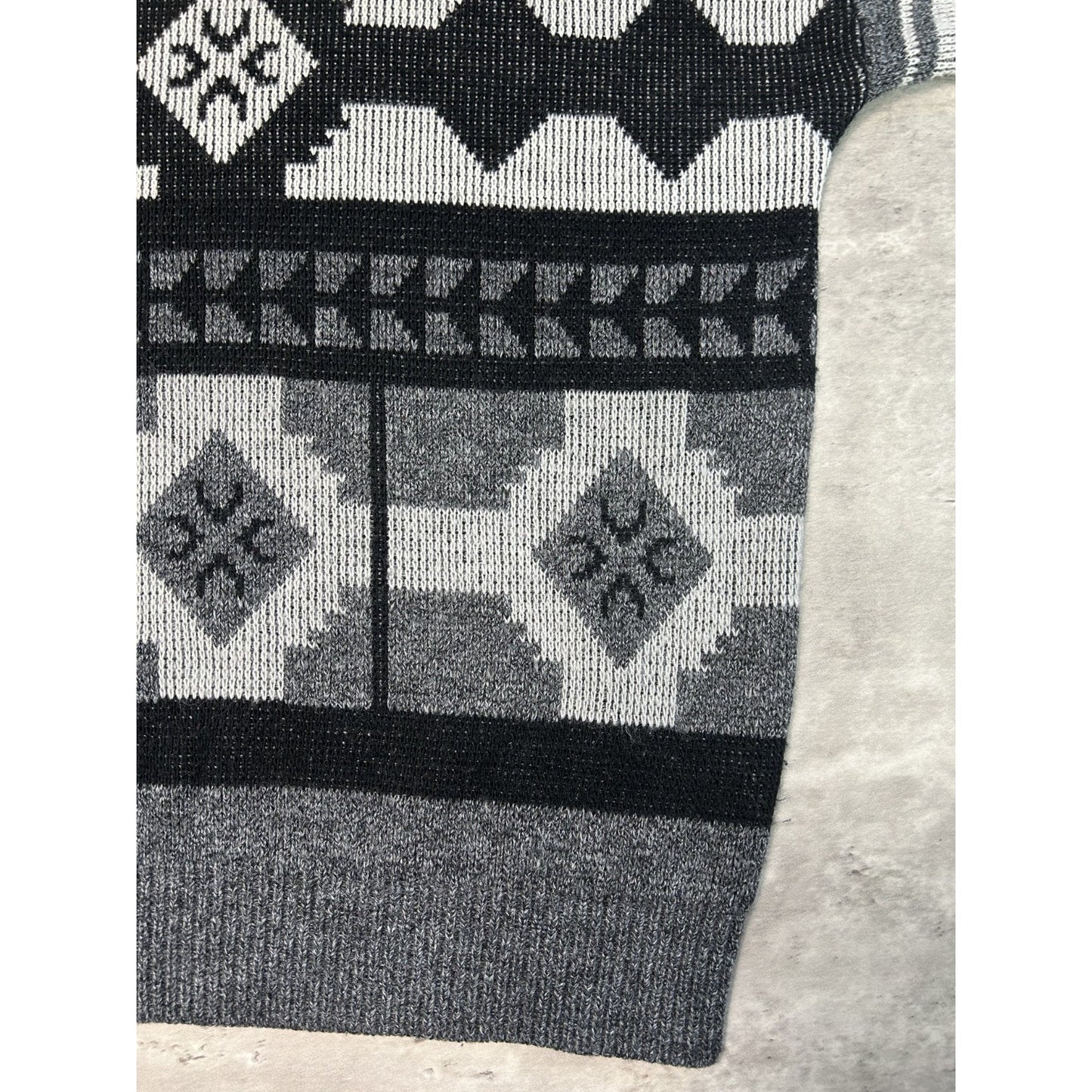 Vintage 80s/90s Abstract Geometric Print Pullover Ribbed Knit Sweater Sz Medium