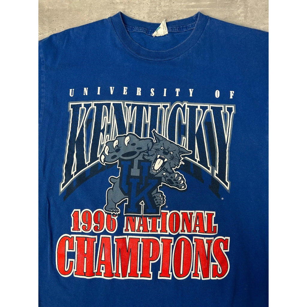 Vintage 1996 Kentucky Wildcats NCAA National Champions Graphic T-Shirt Size XL