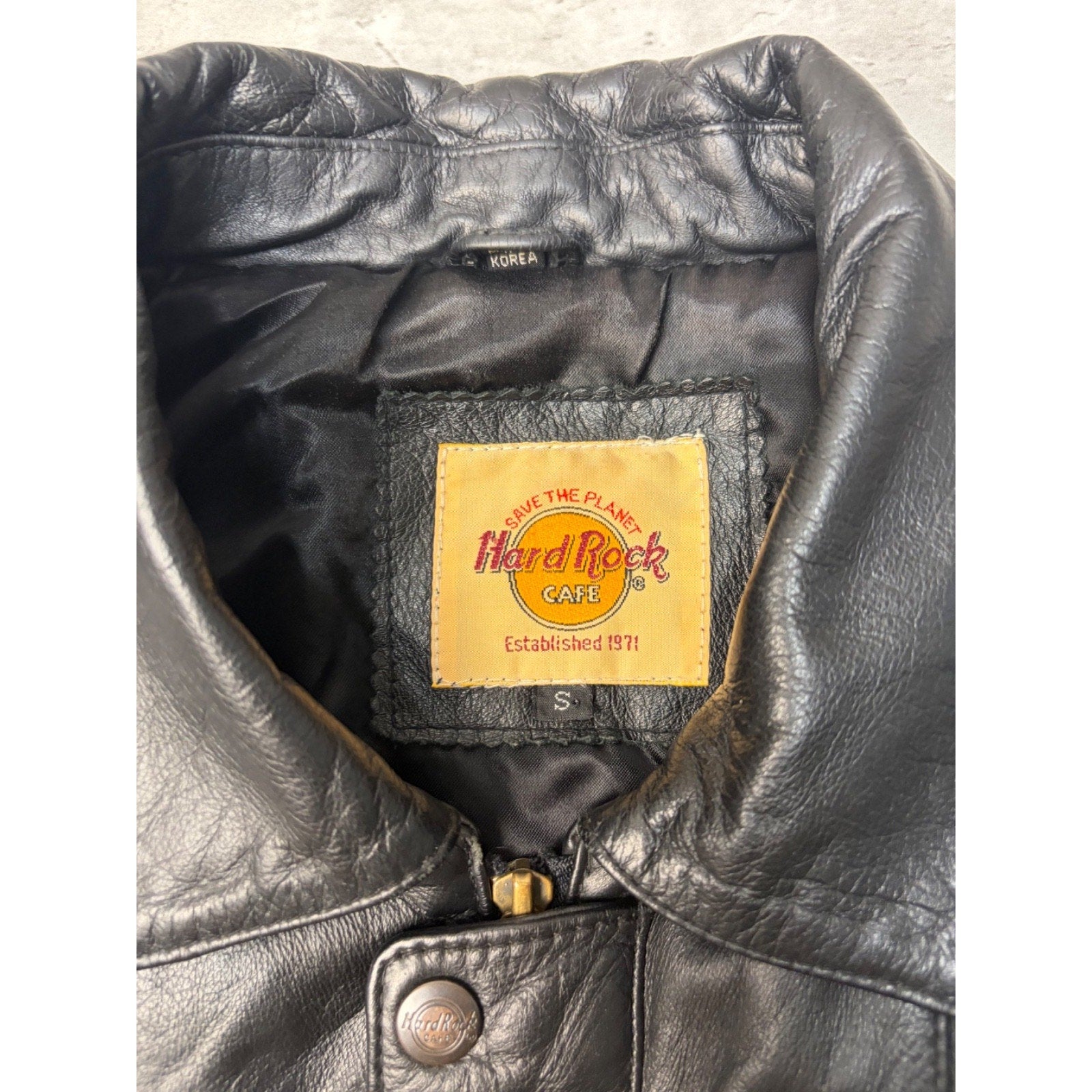 Vintage Hard Rock Cafe Embossed Sleeve Logo Leather Bomber Jacket Size Small