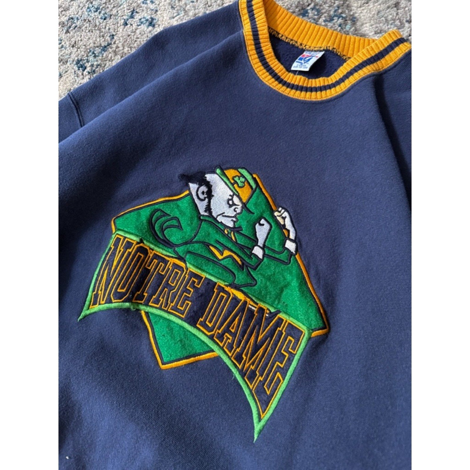 Vintage Notre Dame Fighting Irish NCAA Embroidered Logo Sweatshirt Size XL