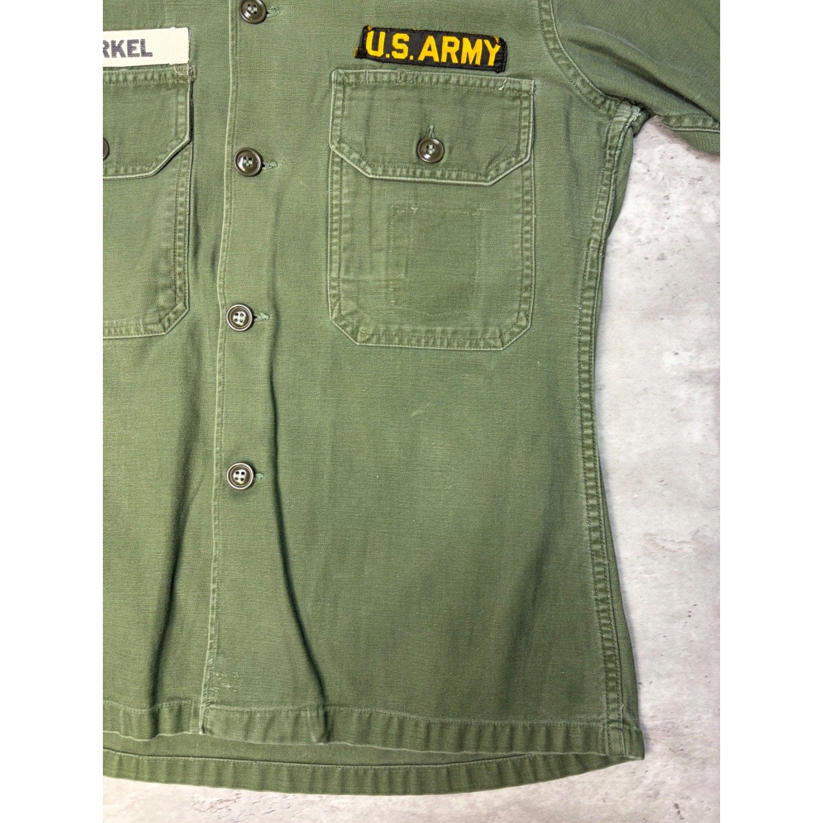 Vintage 1960s US Army OG 107 Patched Military Button Up Shirt Size Medium