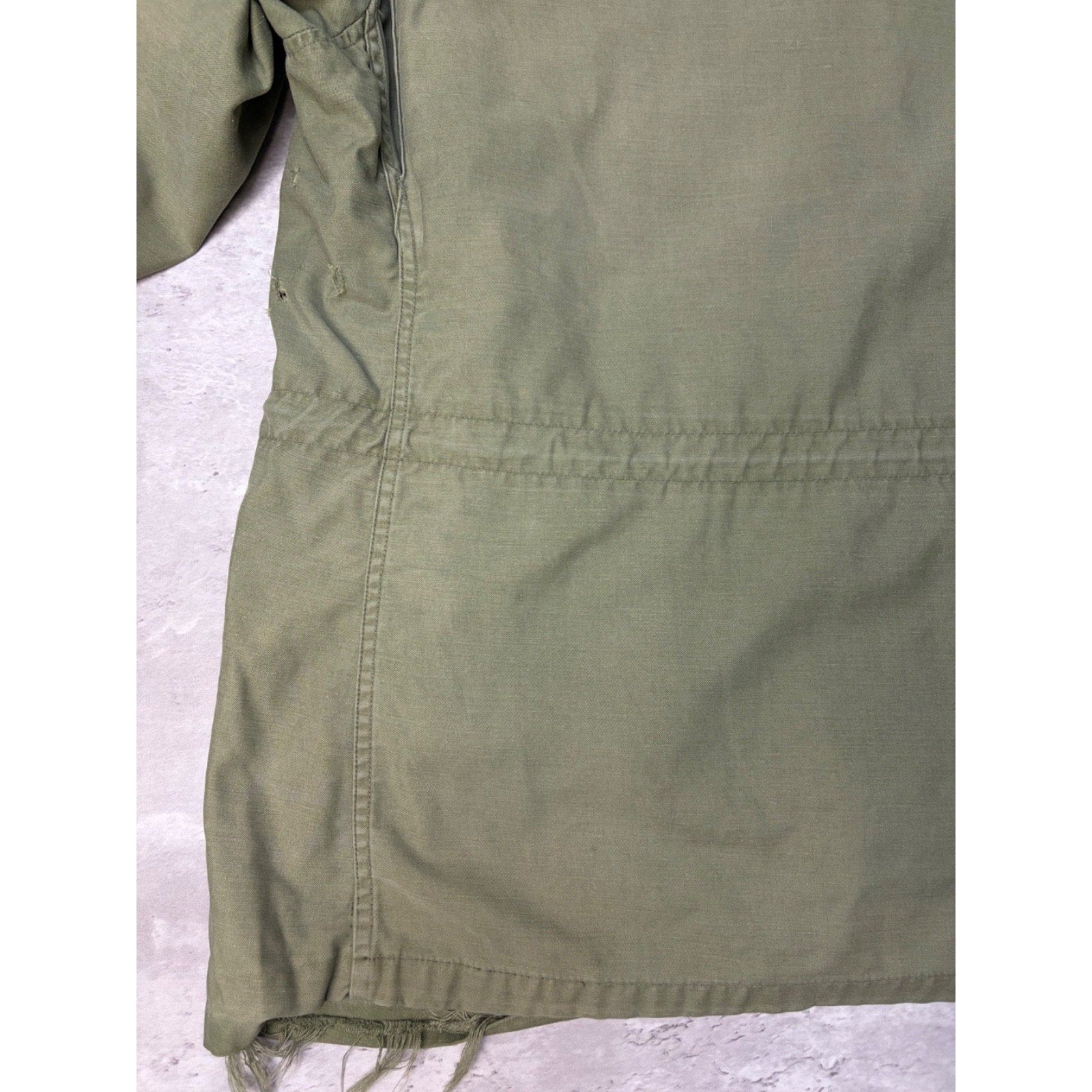 Vintage 1960s US Military M-65 Multi Pockey Long Jacket Size Large