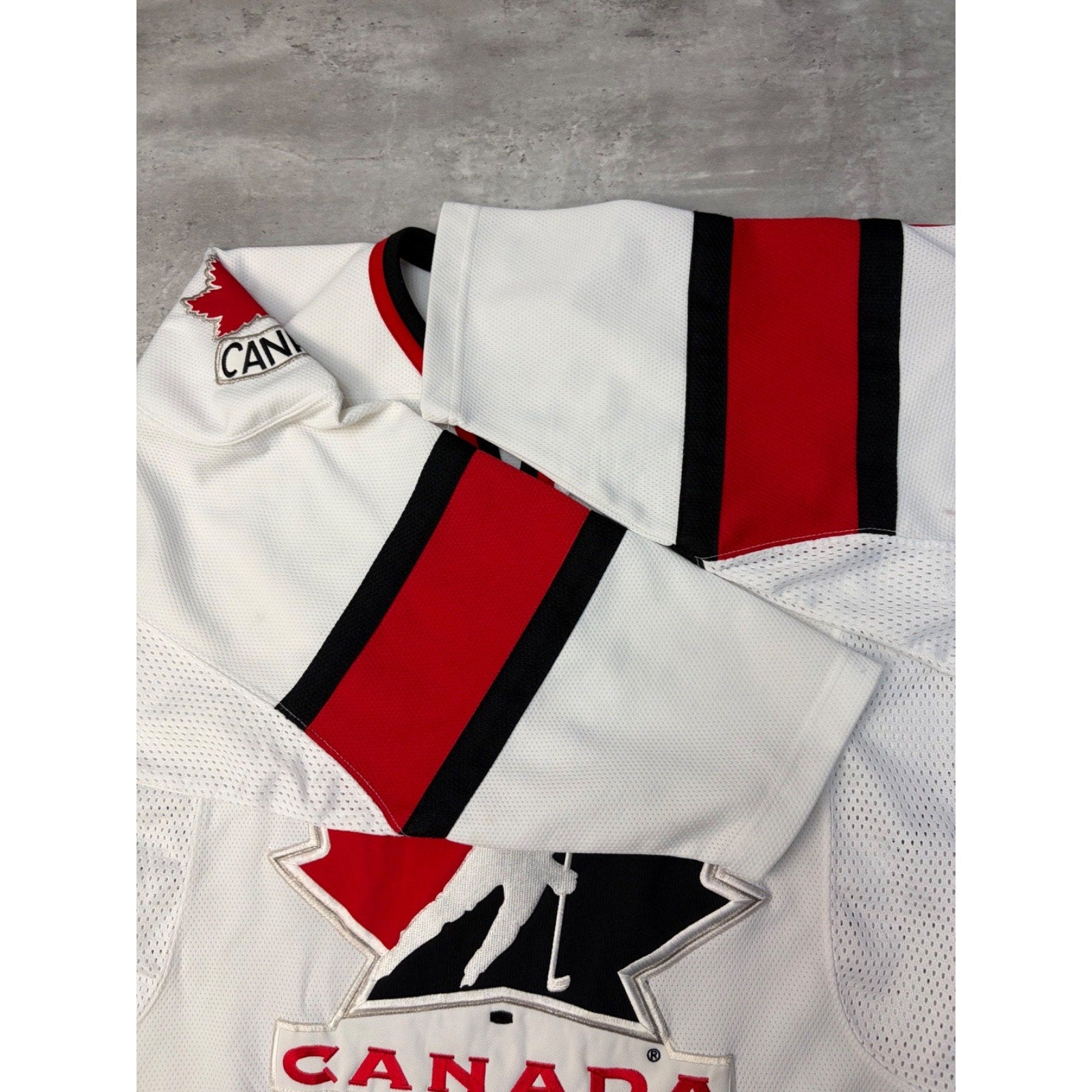 Team Canada NHL Embroidered Nike Hockey Jersey Size Small
