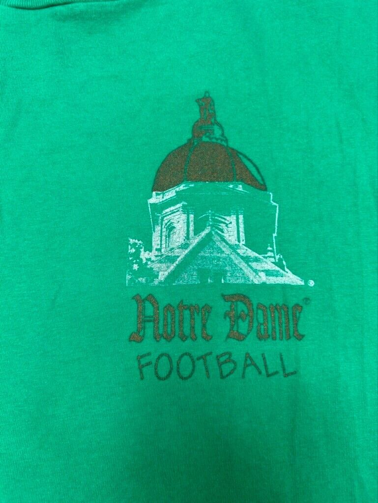 Vintage 90s Notre Dame Allumni NCAA Football Graphic T-Shirt Size XL Green