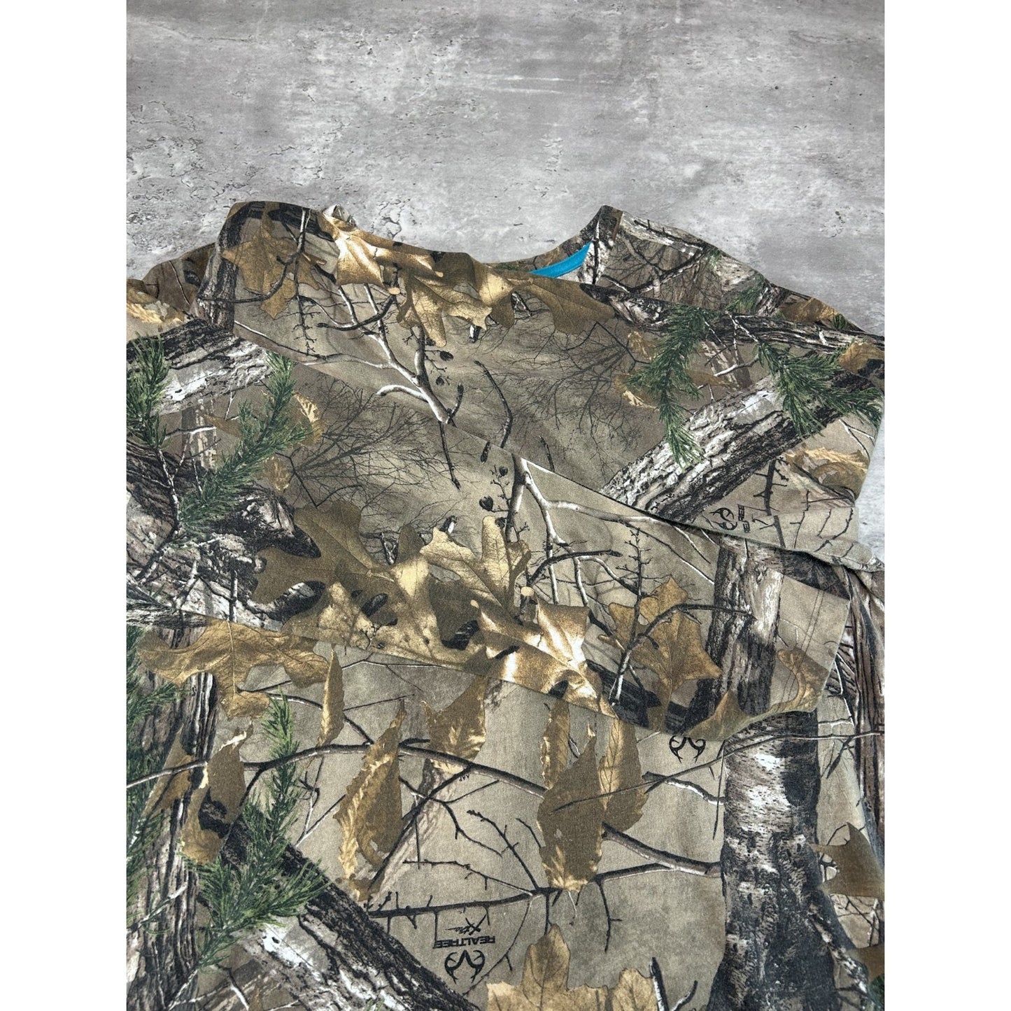 Real Tree Xtra Hunting Tree Camo V Neck Long Sleeve T-Shirt Size 2XL