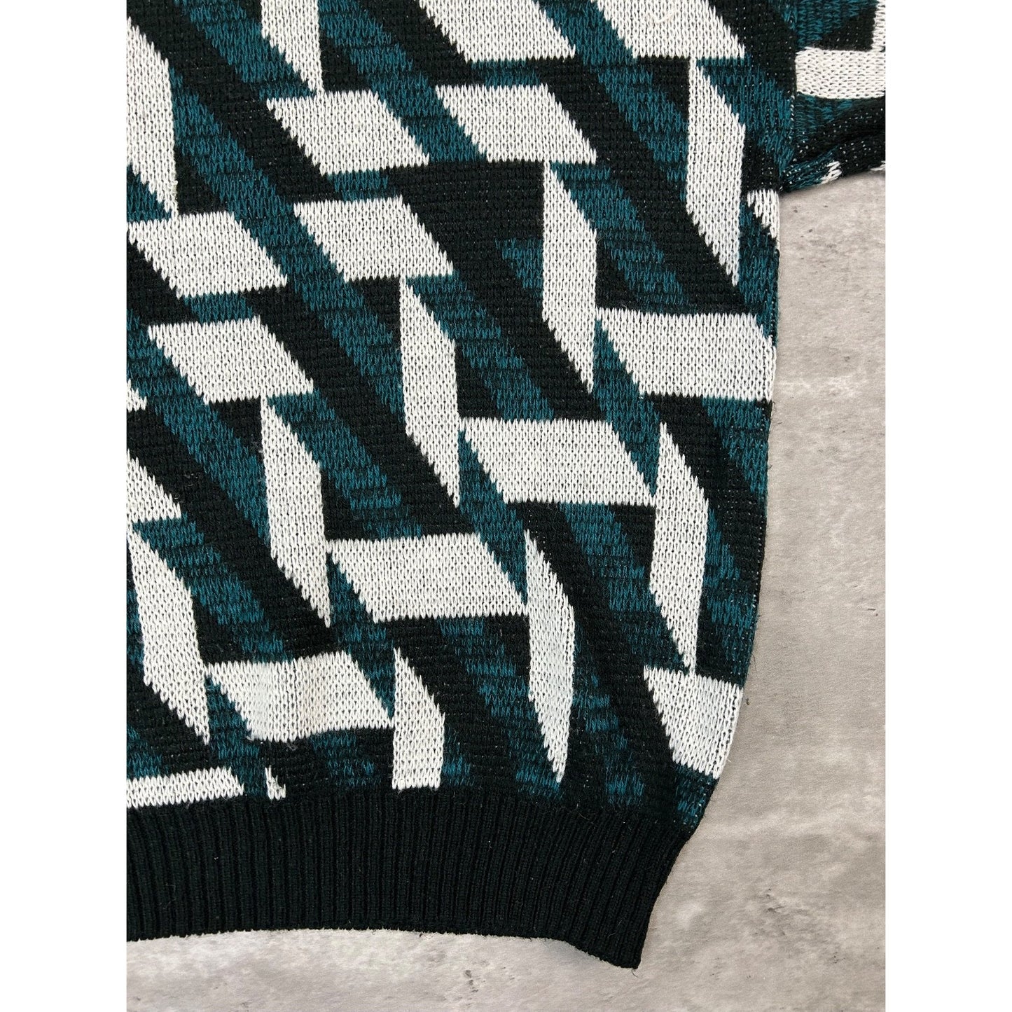Vintage 80s/90s Abstract Geometric Print Knit Sweater Size Medium