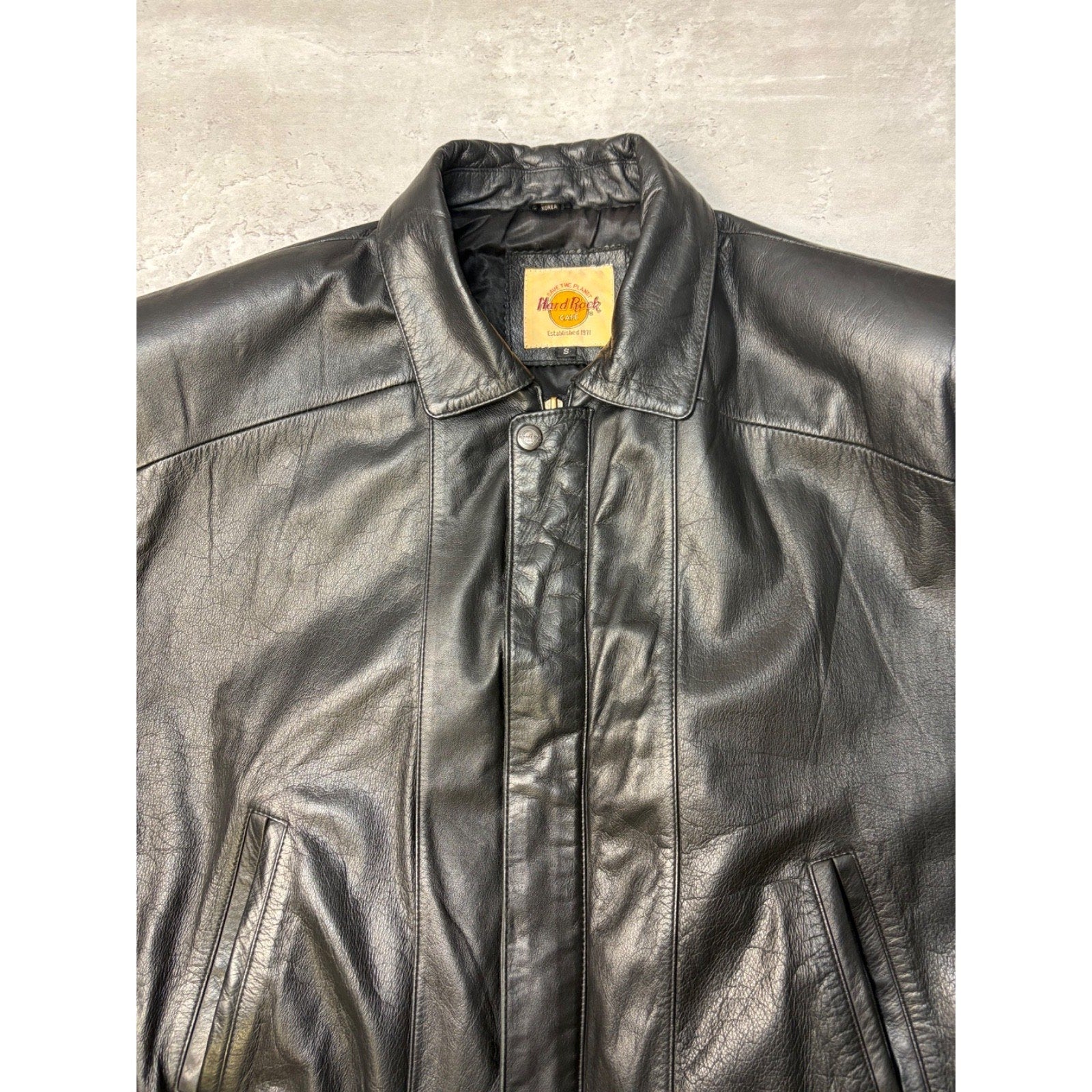 Vintage Hard Rock Cafe Embossed Sleeve Logo Leather Bomber Jacket Size Small
