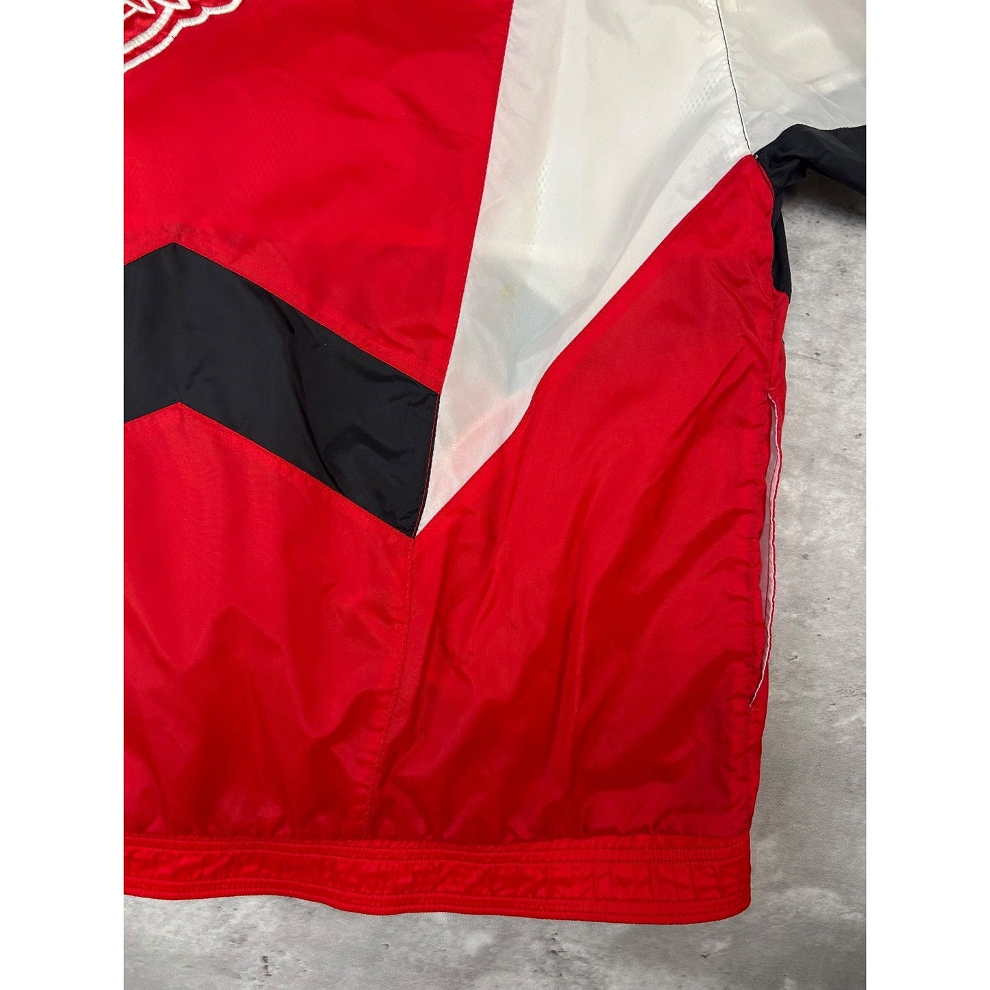 Vintage 90s Detroit Red Wings NHL Embroidered Starter Nylon Jacket Size Medium