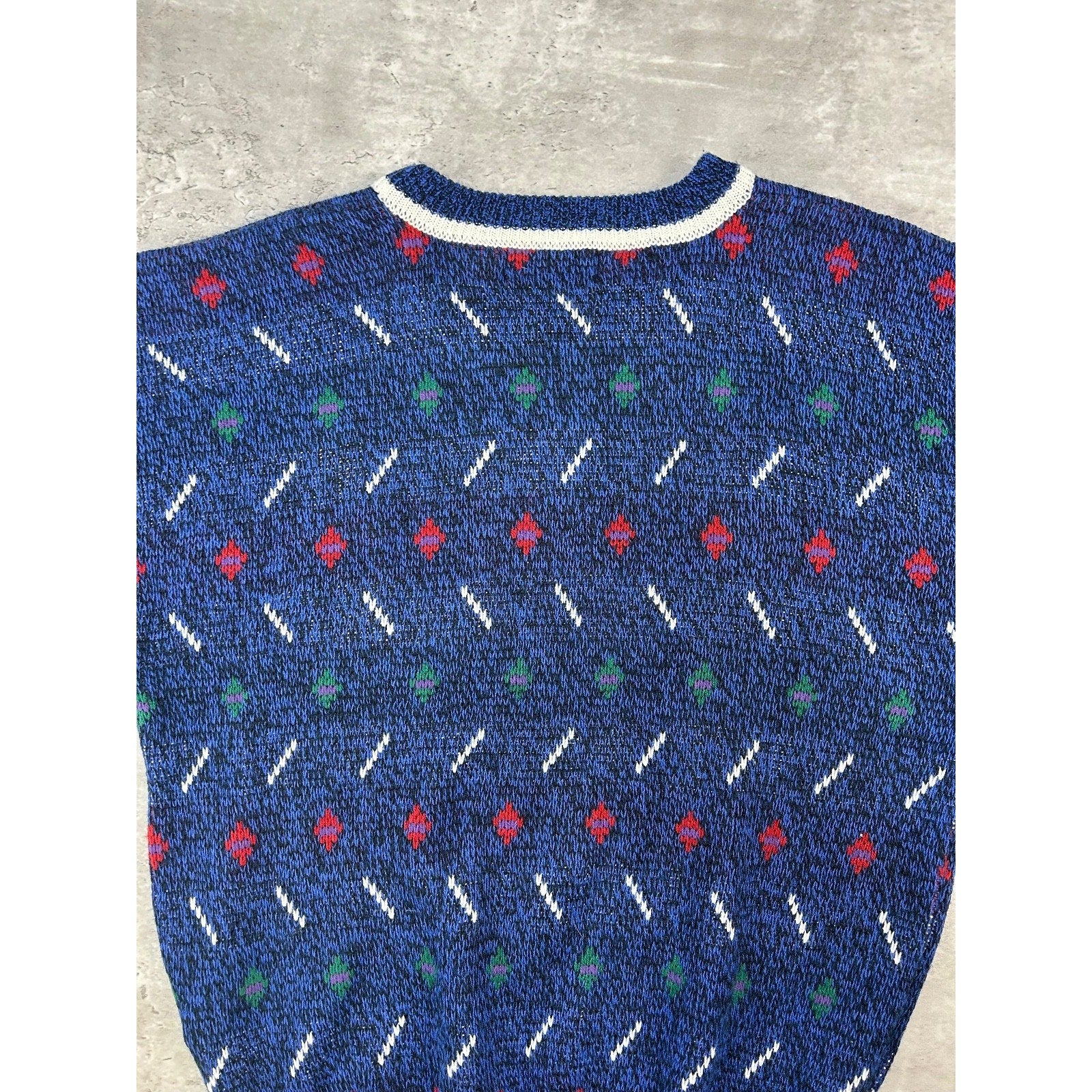 Vintage 90s Van Heusen Abstract Striped Pullover Knit Sweater Size Medium