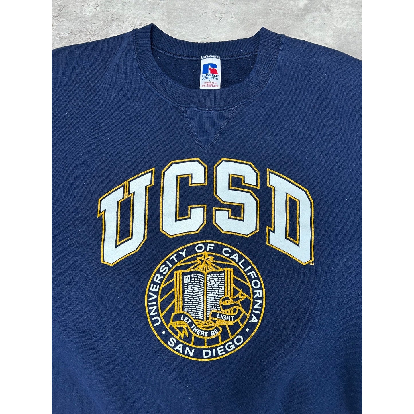 Vintage 90s UCSD NCAA Collegiate Crest Graphic Crewneck Sweatshirt Size Large