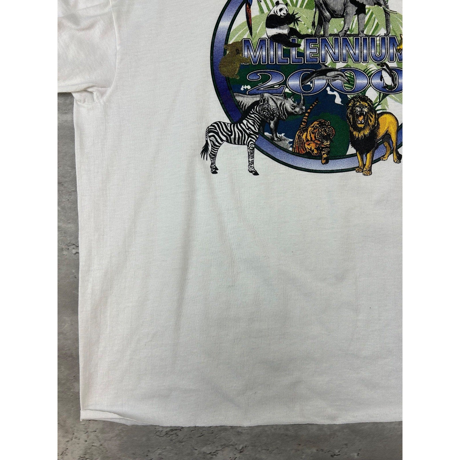 Vintage Millenium 2000 Animal Nature Graphic Cropped T-Shirt Size XL