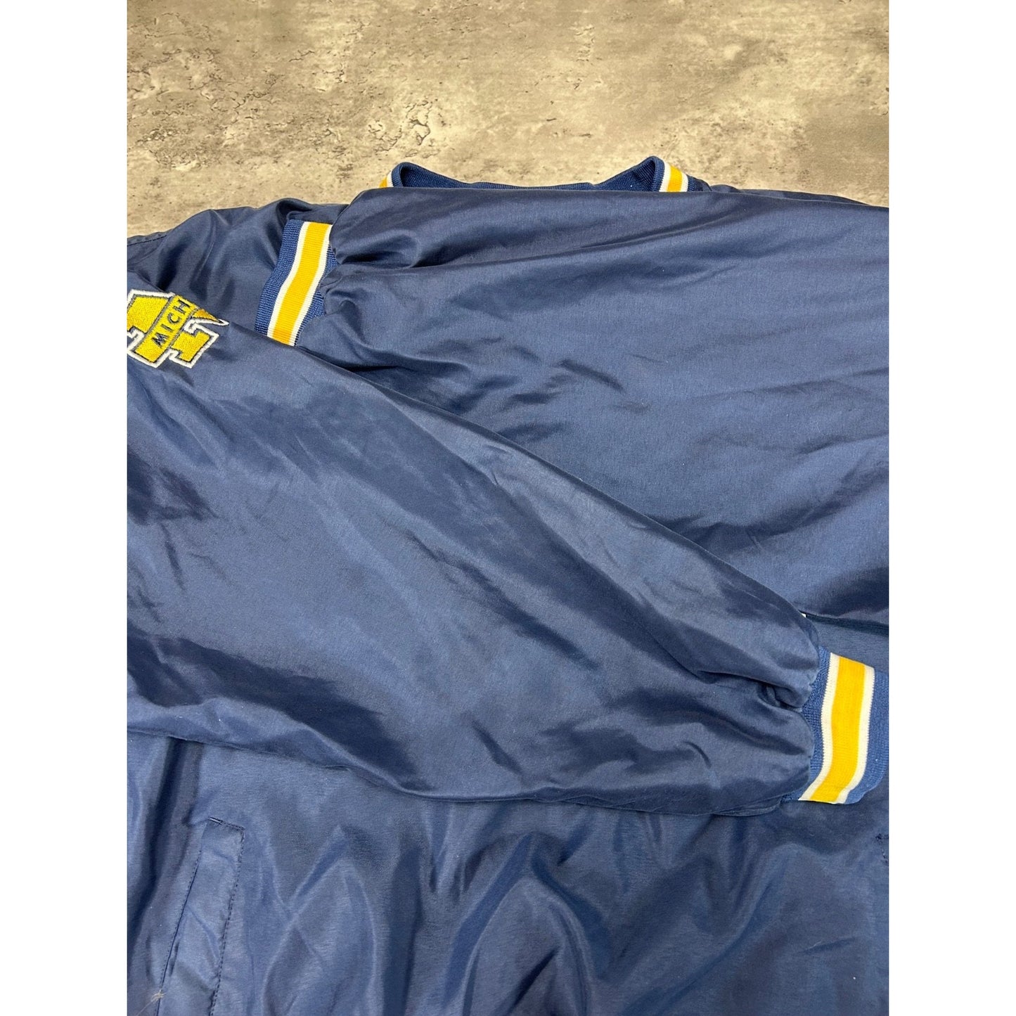Vintage 90s Michigan Wolverines NCAA Embroidered Windbreaker Jacket Size XL