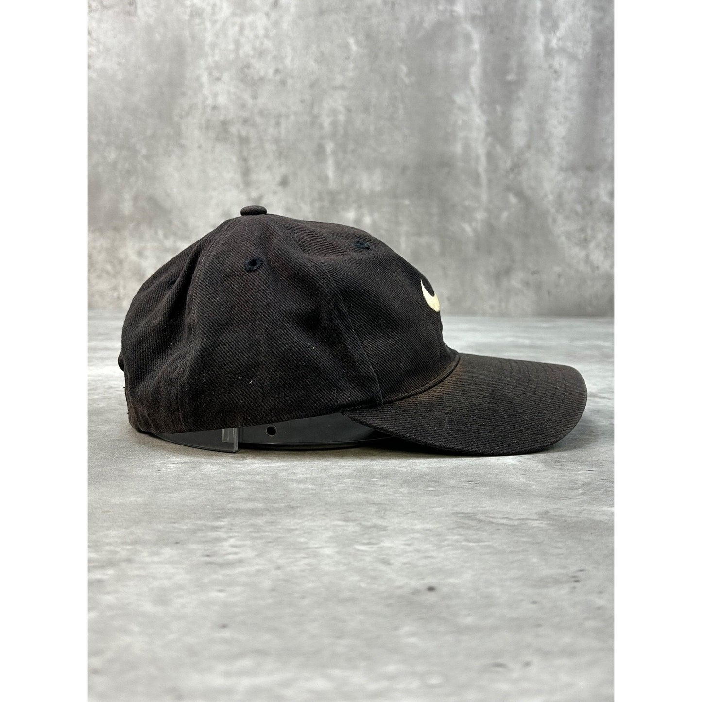 Vintage 90s Nike Embroidered Swoosh Black / White Snapback Hat OSFA