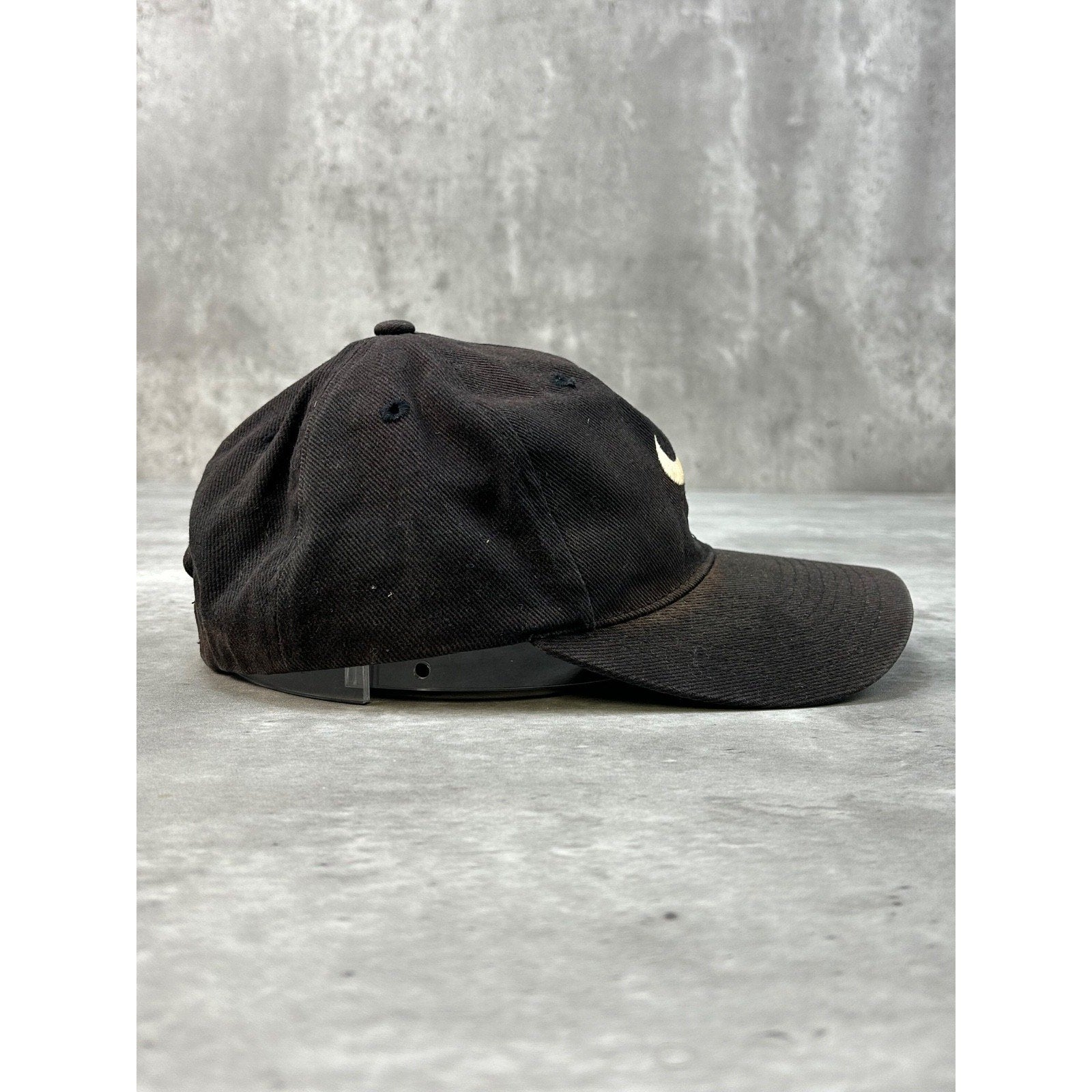 Vintage 90s Nike Embroidered Swoosh Black / White Snapback Hat OSFA
