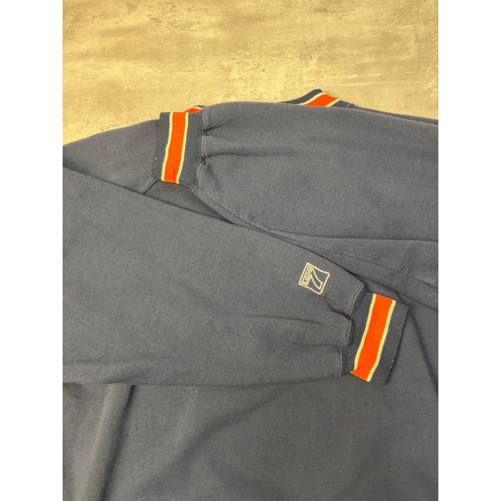 VTG 90s Chicago Bears NFL Embroidered Spellout Graphic Sweatshirt Size Medium