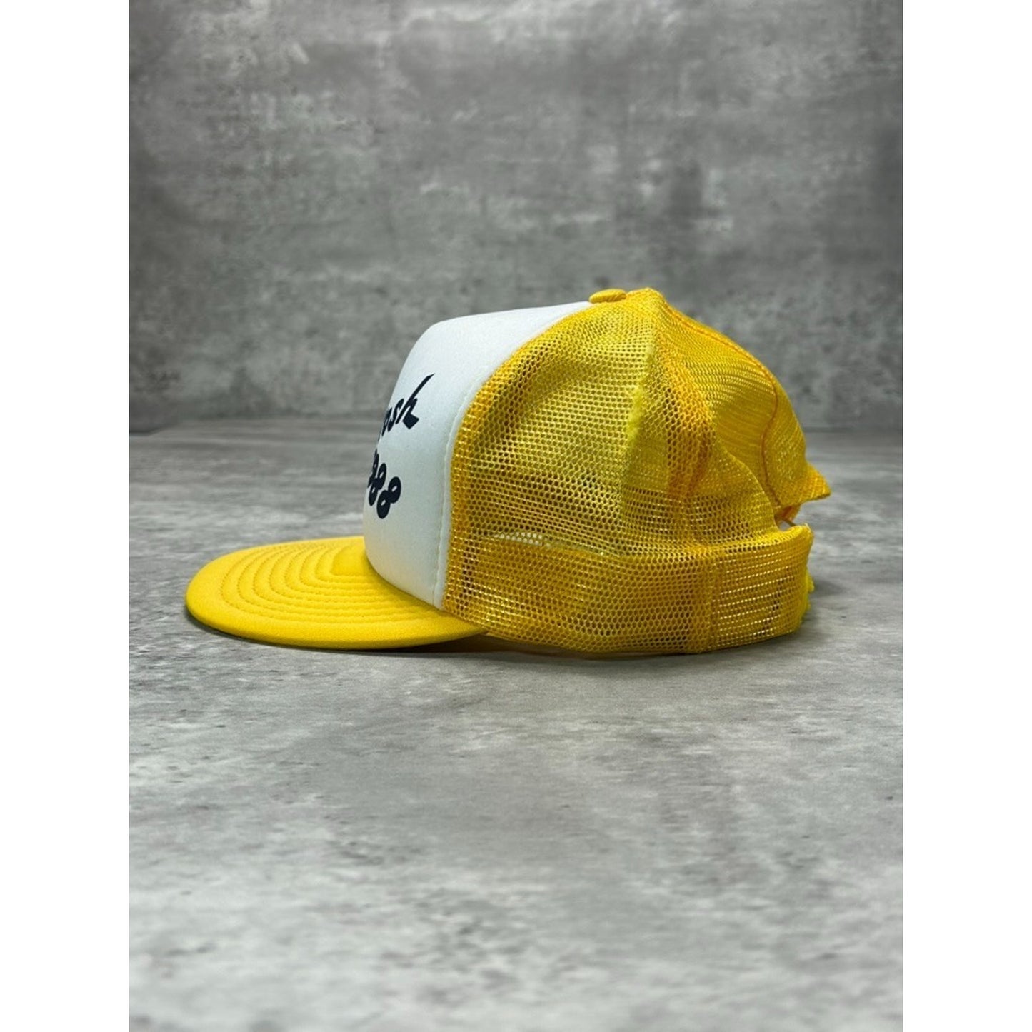 Vintage 1988 Oshkosh Graphic Spellout Trucker Snapback Hat OSFA White/Yellow