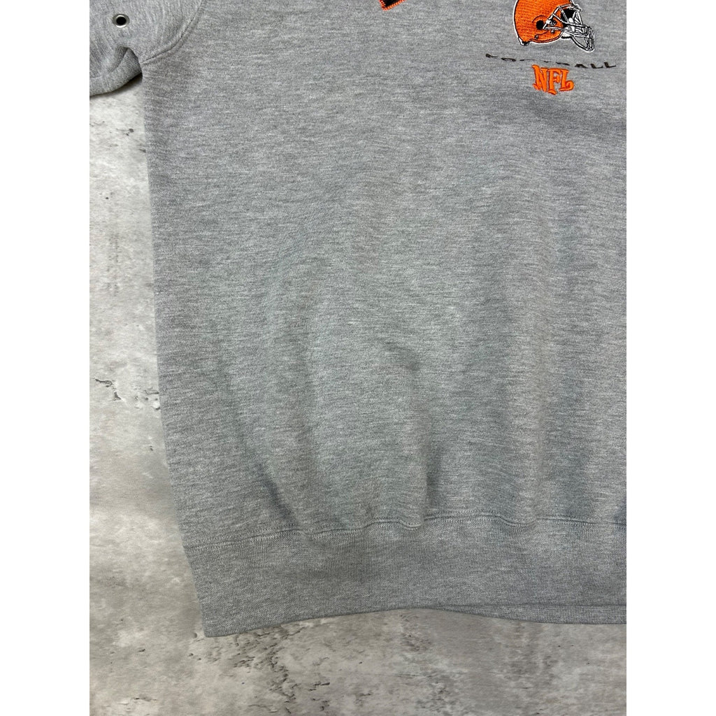 Vintage Cleveland Browns NFL Embroidered Spellout Sweatshirt Size Medium