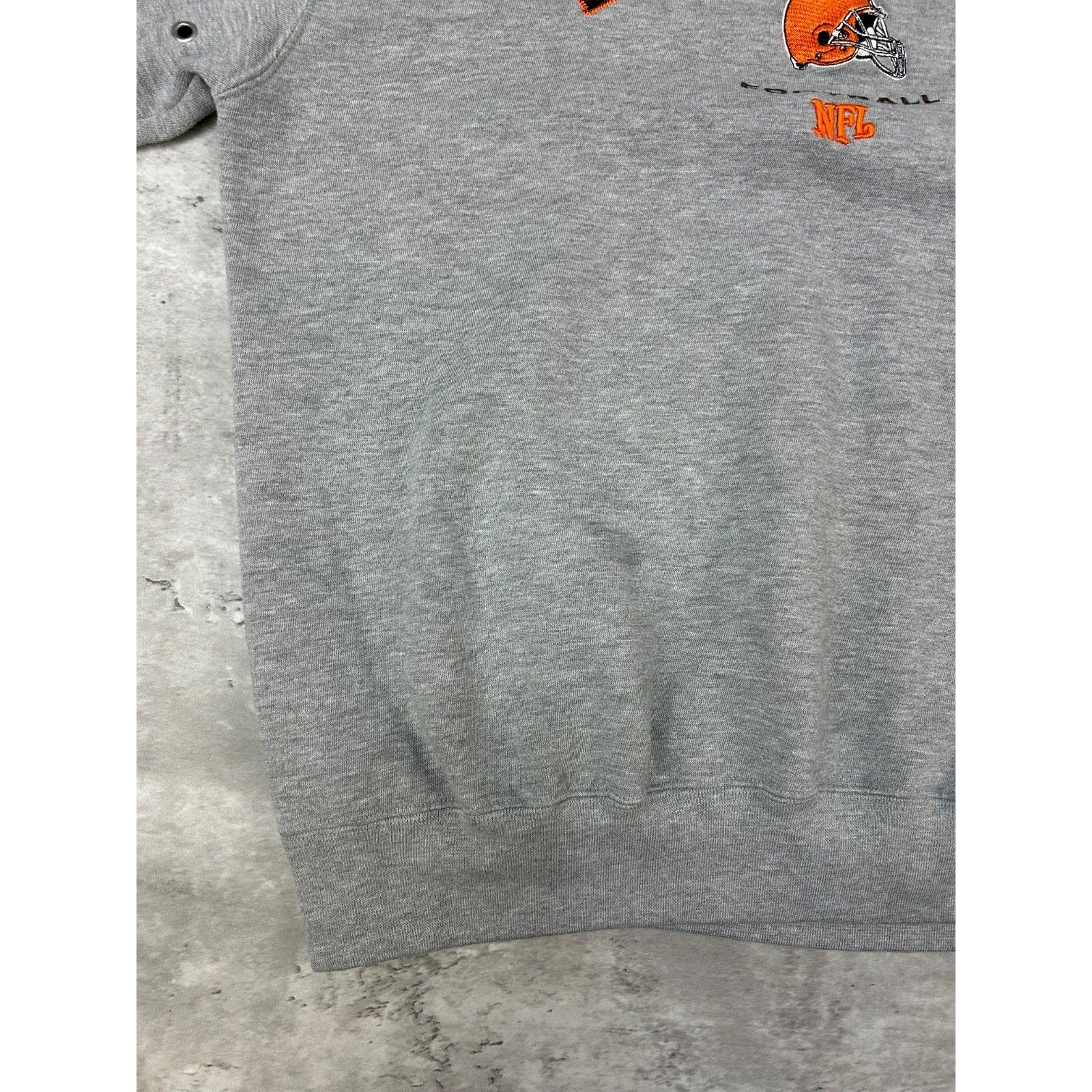 Vintage Cleveland Browns NFL Embroidered Spellout Sweatshirt Size Medium