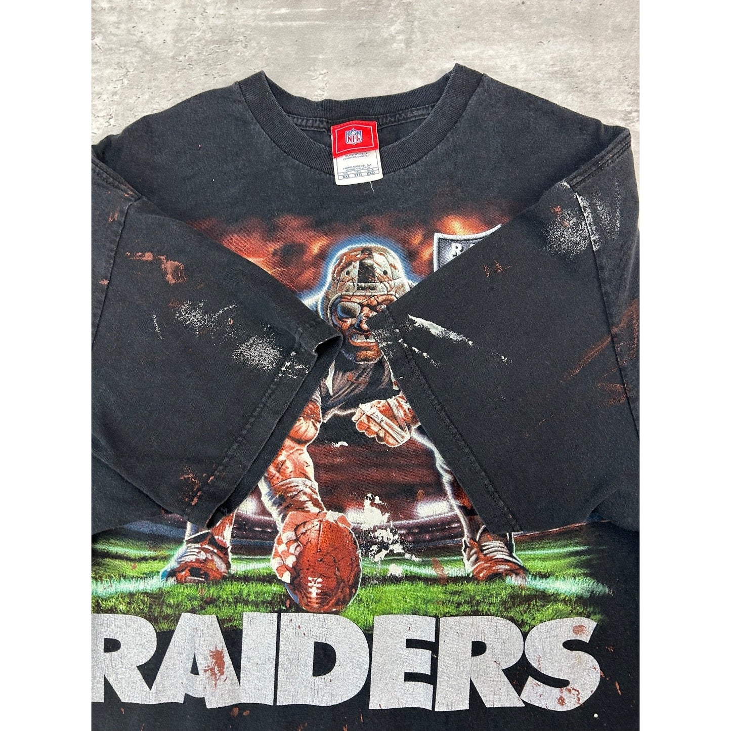 Vintage Oakland Raiders NFL Cartoon Football Player Graphic T-Shirt Size 2XL
