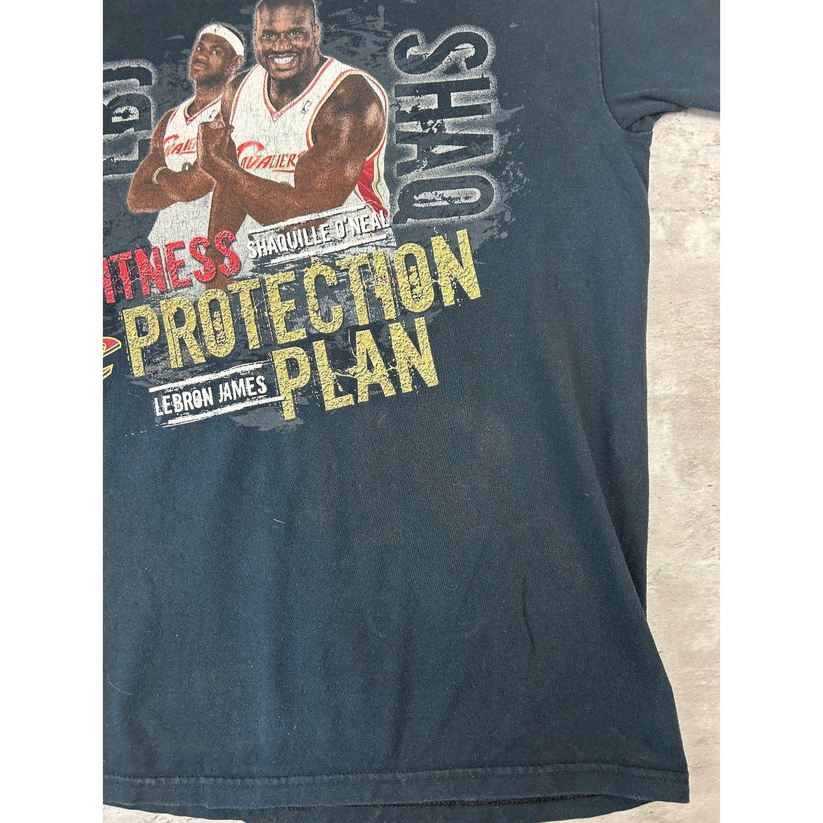 Vintage Lebron James #23 & Shaquille O'Neal #32 Cleveland Cavaliers T-Shirt Med