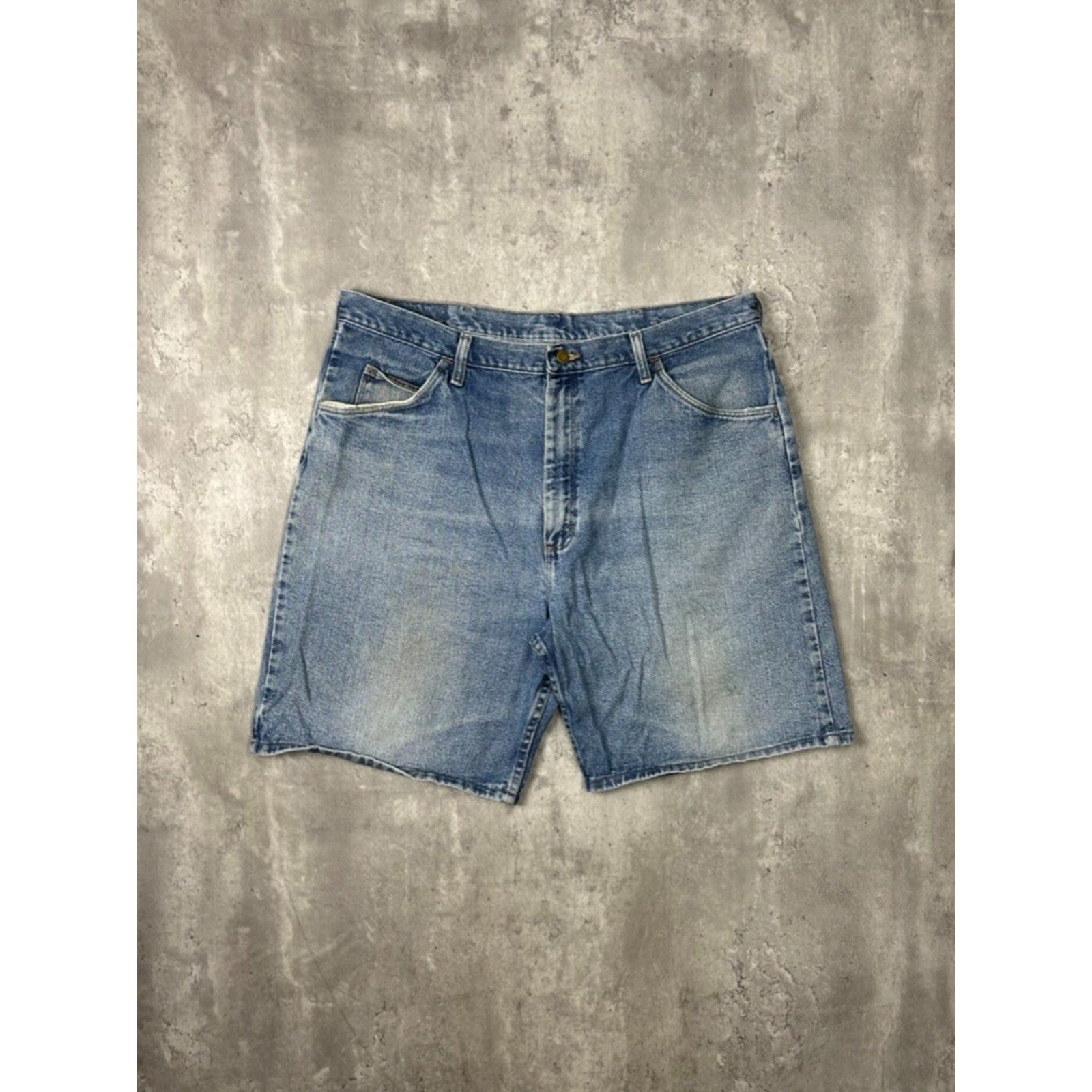 Vintage Wrangler Jeans Faded Medium Wash Denim Shorts Size 40 Blue