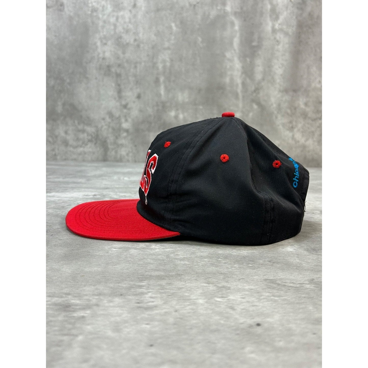 Vintage 90s Chicago Bulls NBA Embroidered Spellout Snapback Hat OSFA