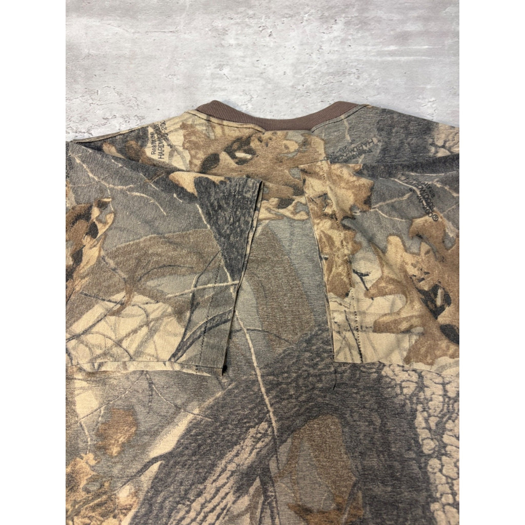 Vintage 90s Realtree Hardwoods Tree Camo Hunting T-Shirt Size Large