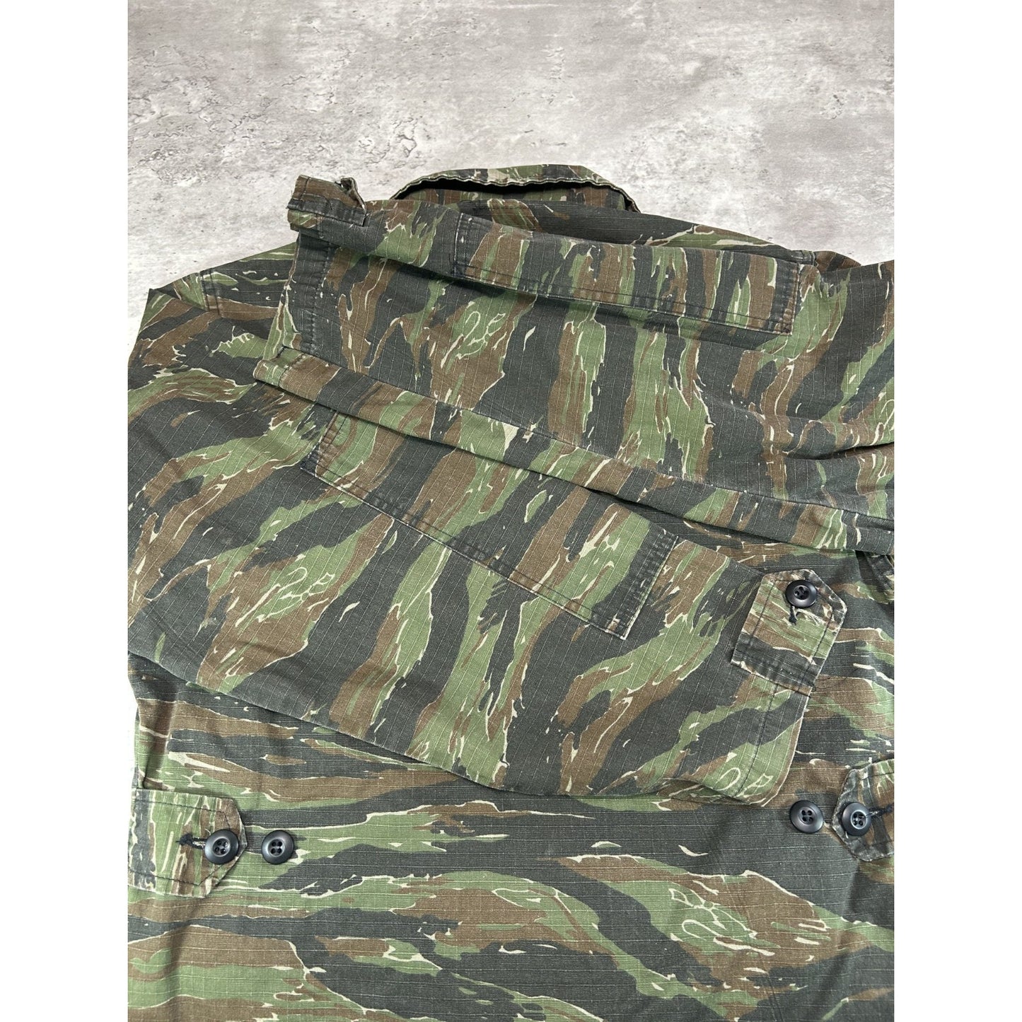Vintage 1980s US Military Tiger Stripe Camo Multi Pocket Jacket Size Small