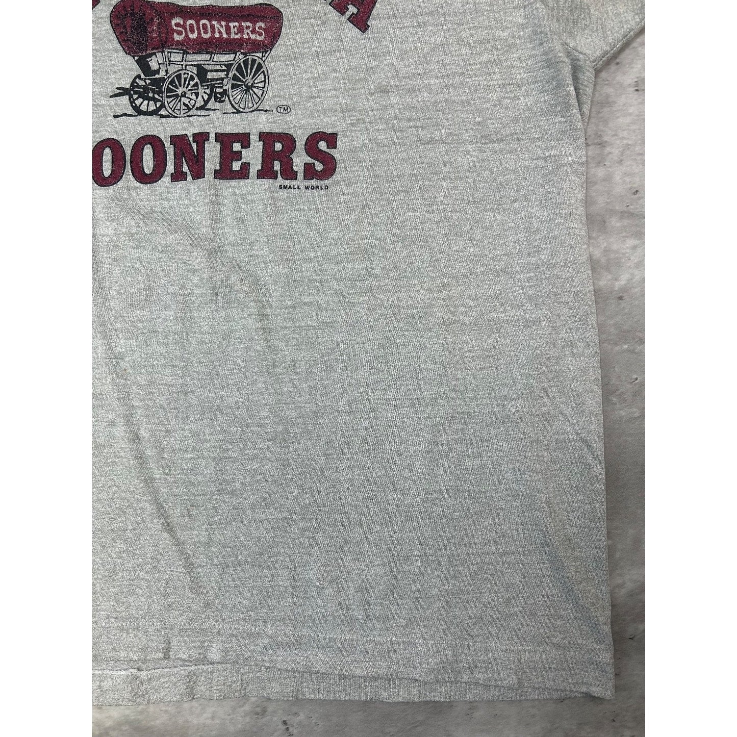 Vintage 80s Oklahoma Sooners NCAA Collegiate Spellout Graphic T-Shirt Size Large