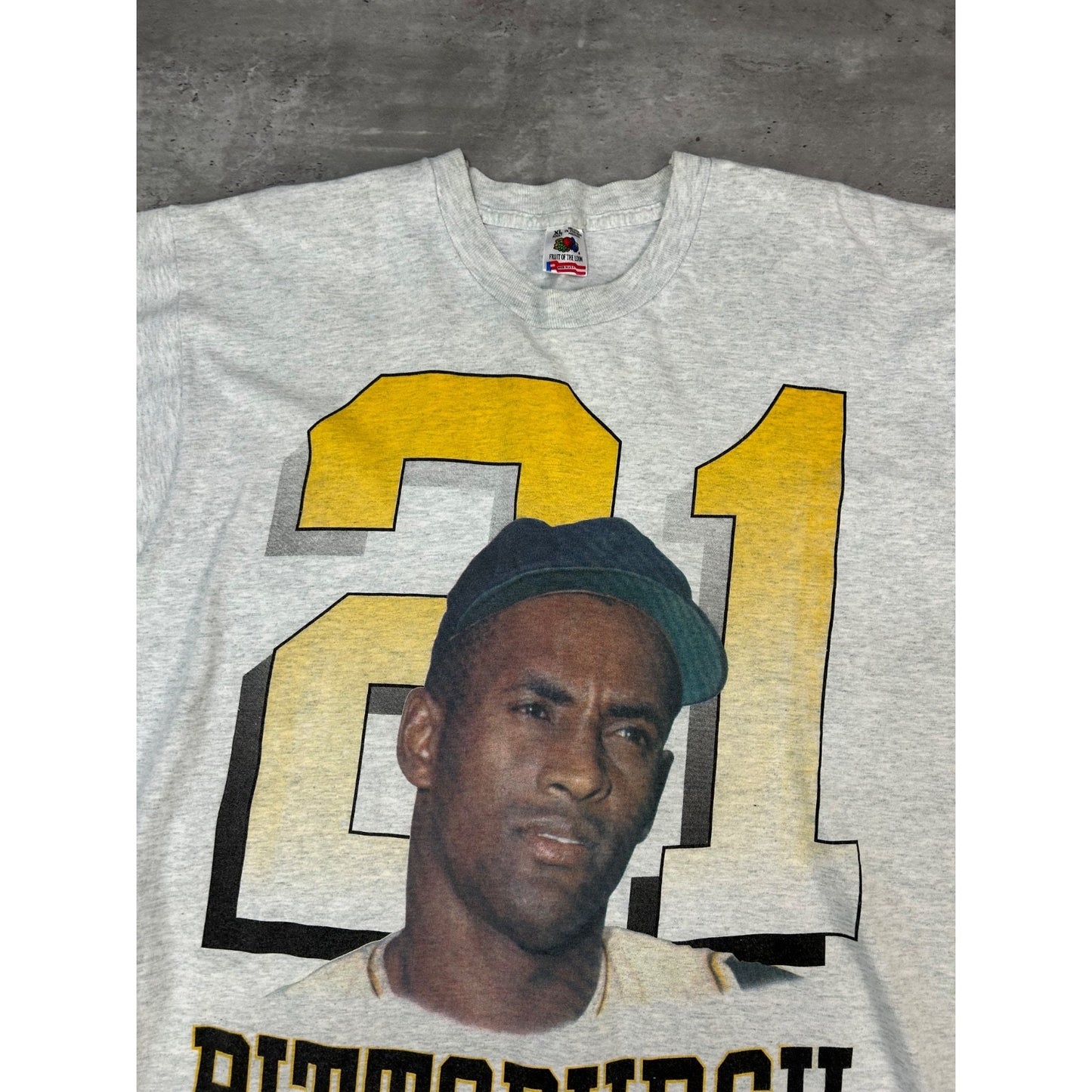 Vintage 1994 Roberto Clemente #21 Pittsburgh Pirates MLB Graphic T-Shirt Size XL